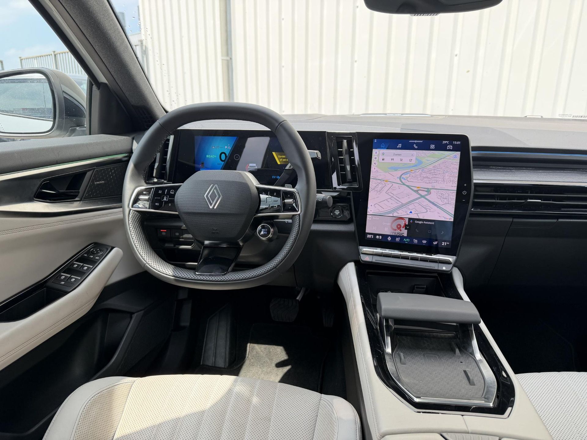 Renault Espace met kenteken JDB-68-R – interieur
