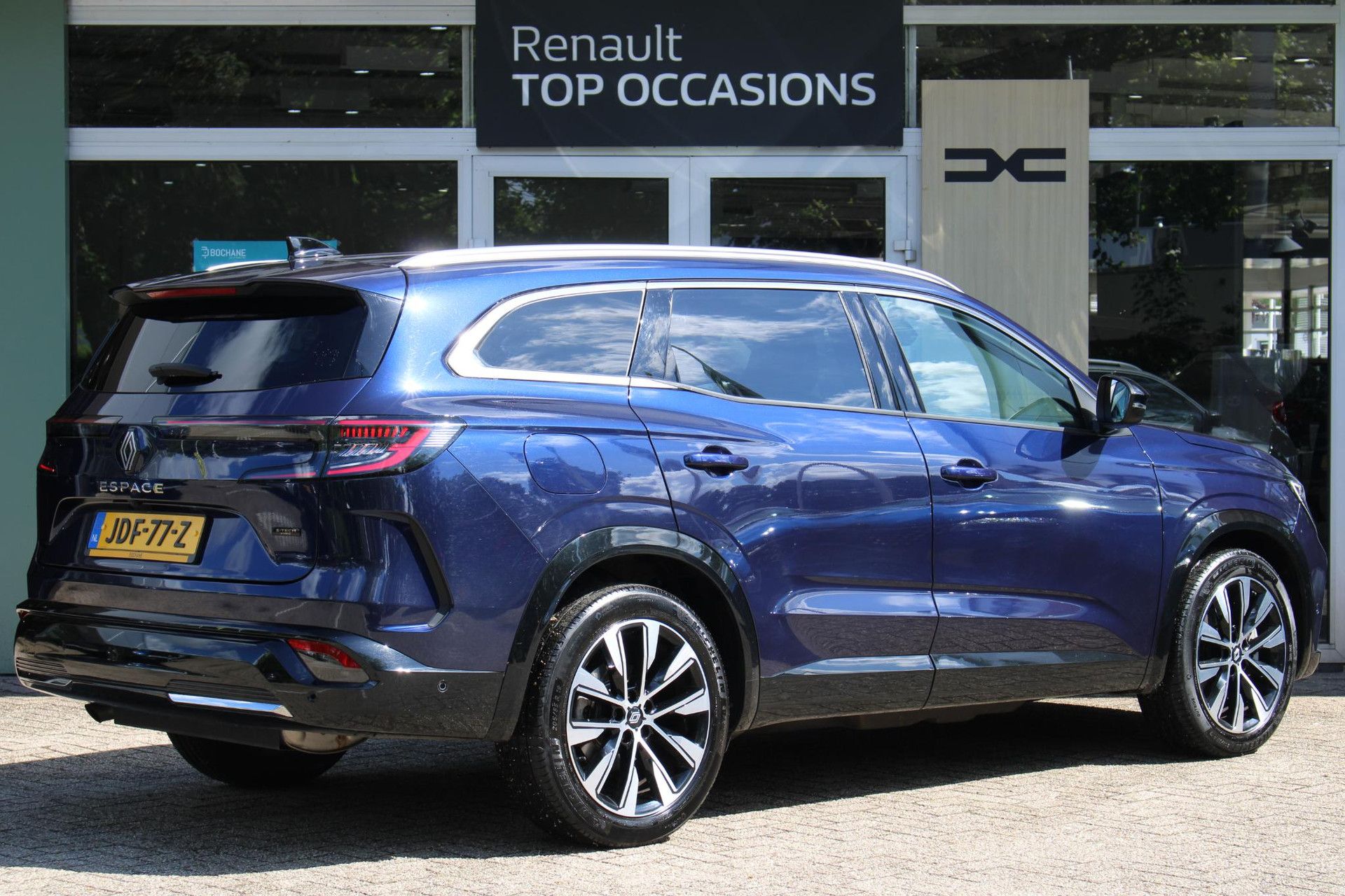Renault Espace met kenteken JDF-77-Z – achteraanzicht