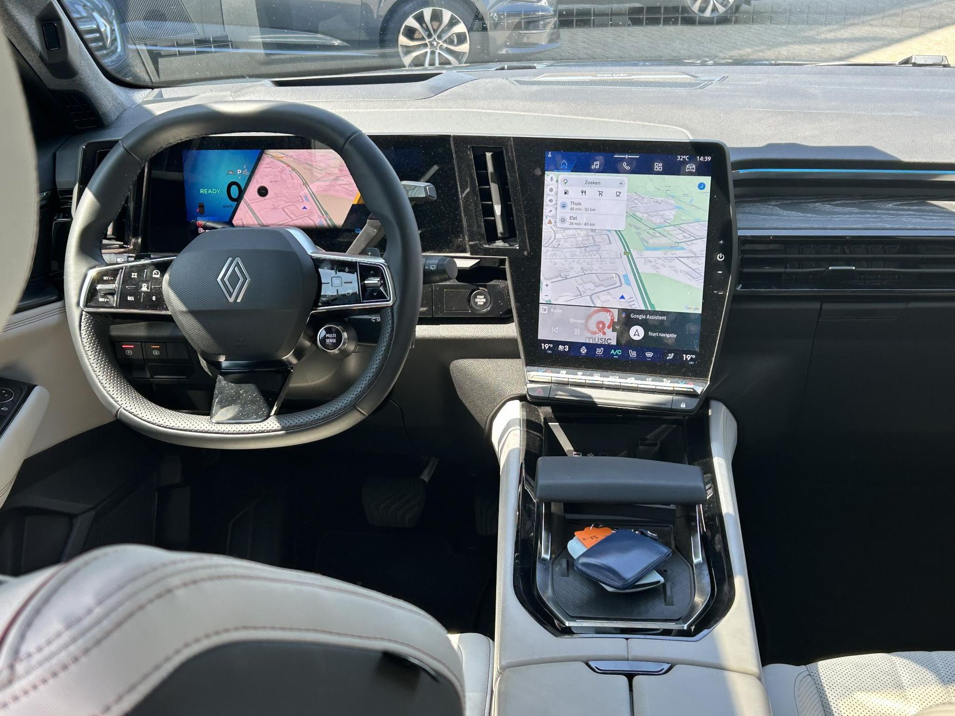 Renault Espace met kenteken JDH-35-H – interieur