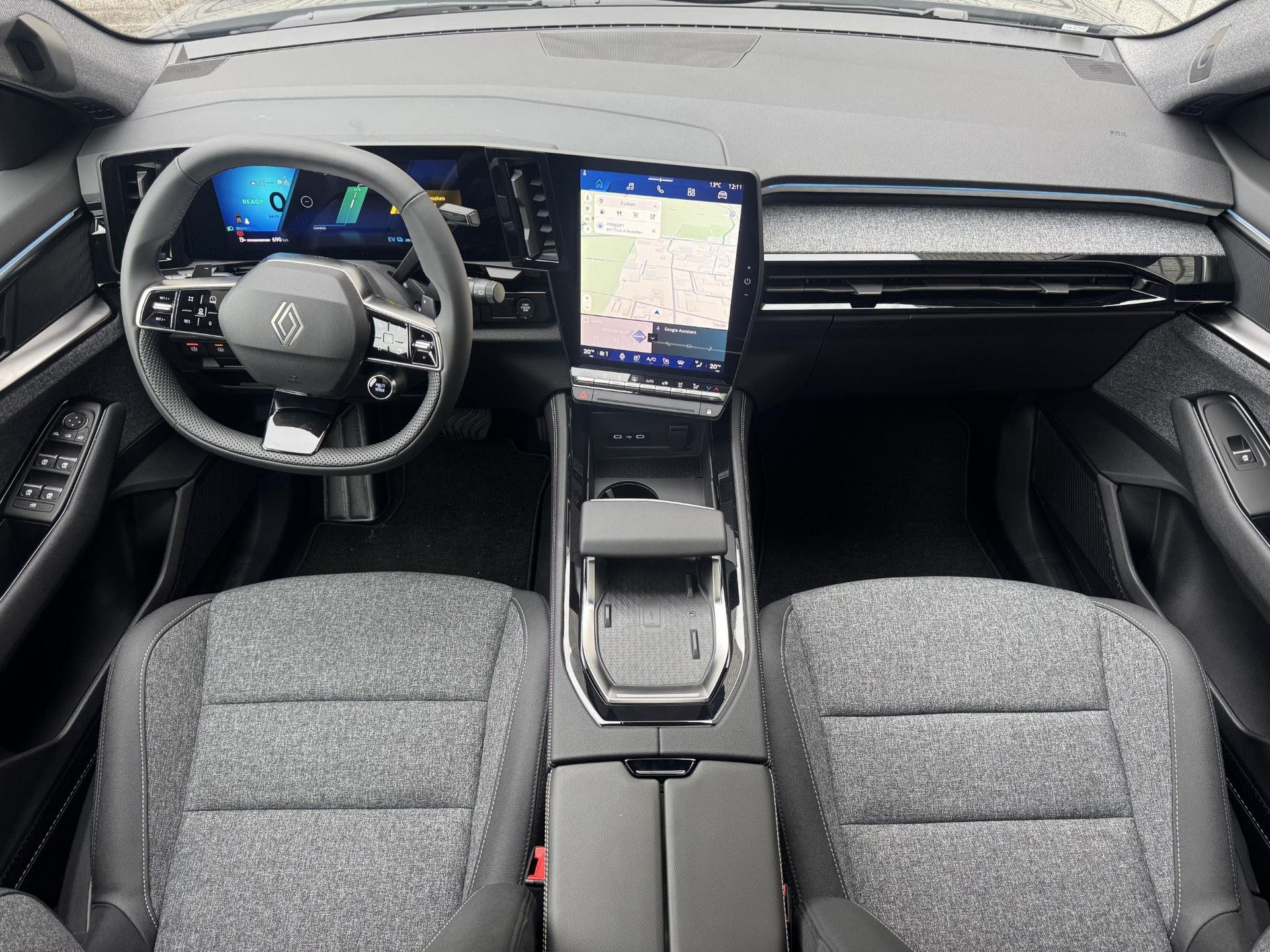 Renault Espace met kenteken JKJ-26-F – interieur