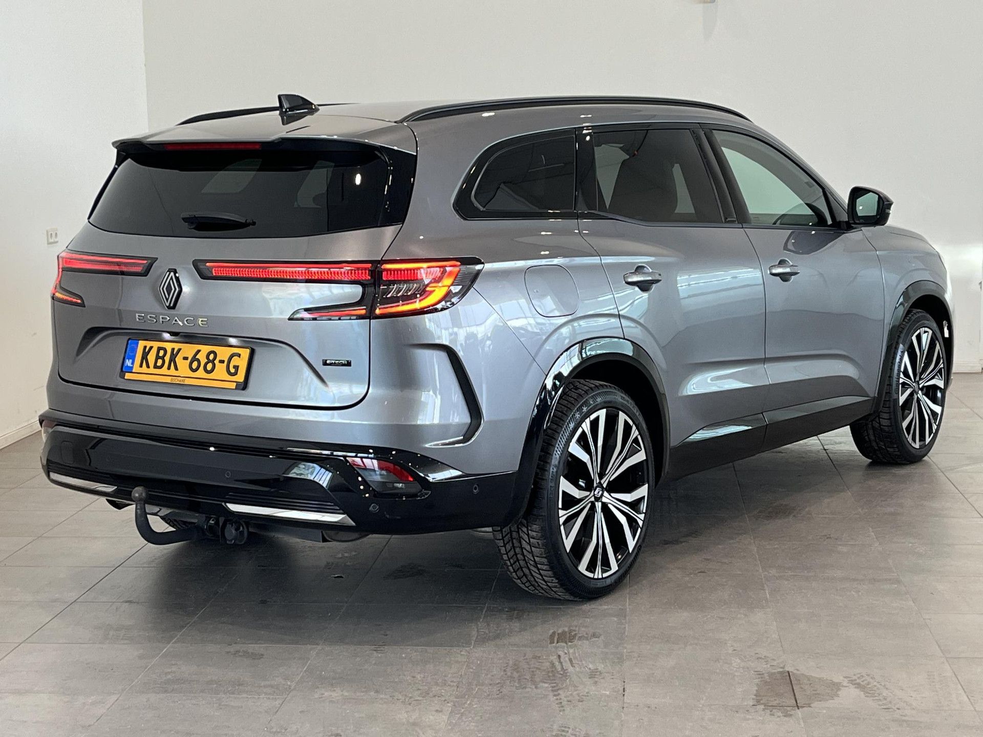 Renault Espace met kenteken KBK-68-G – achteraanzicht