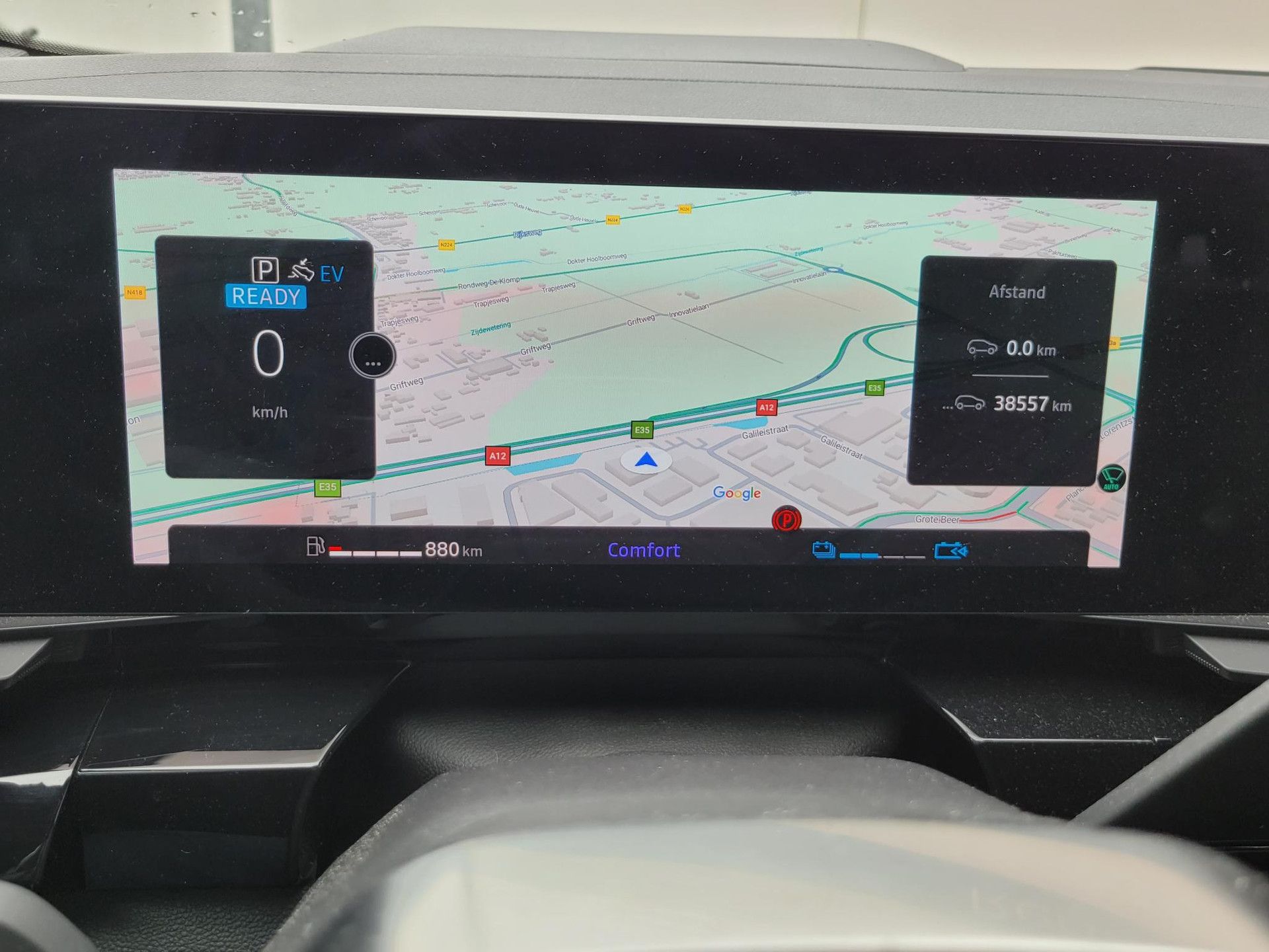 Renault Espace met kenteken X-156-ZV – dashboard