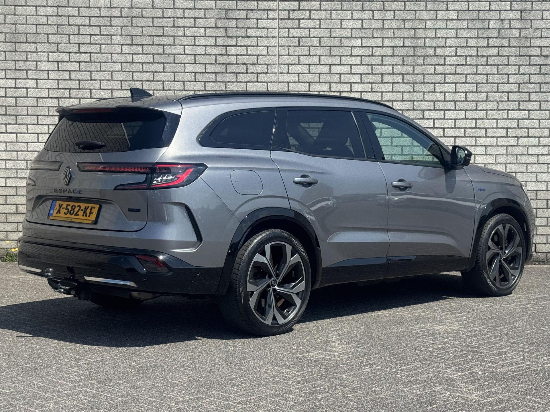 Renault Espace met kenteken X-582-KF – achteraanzicht