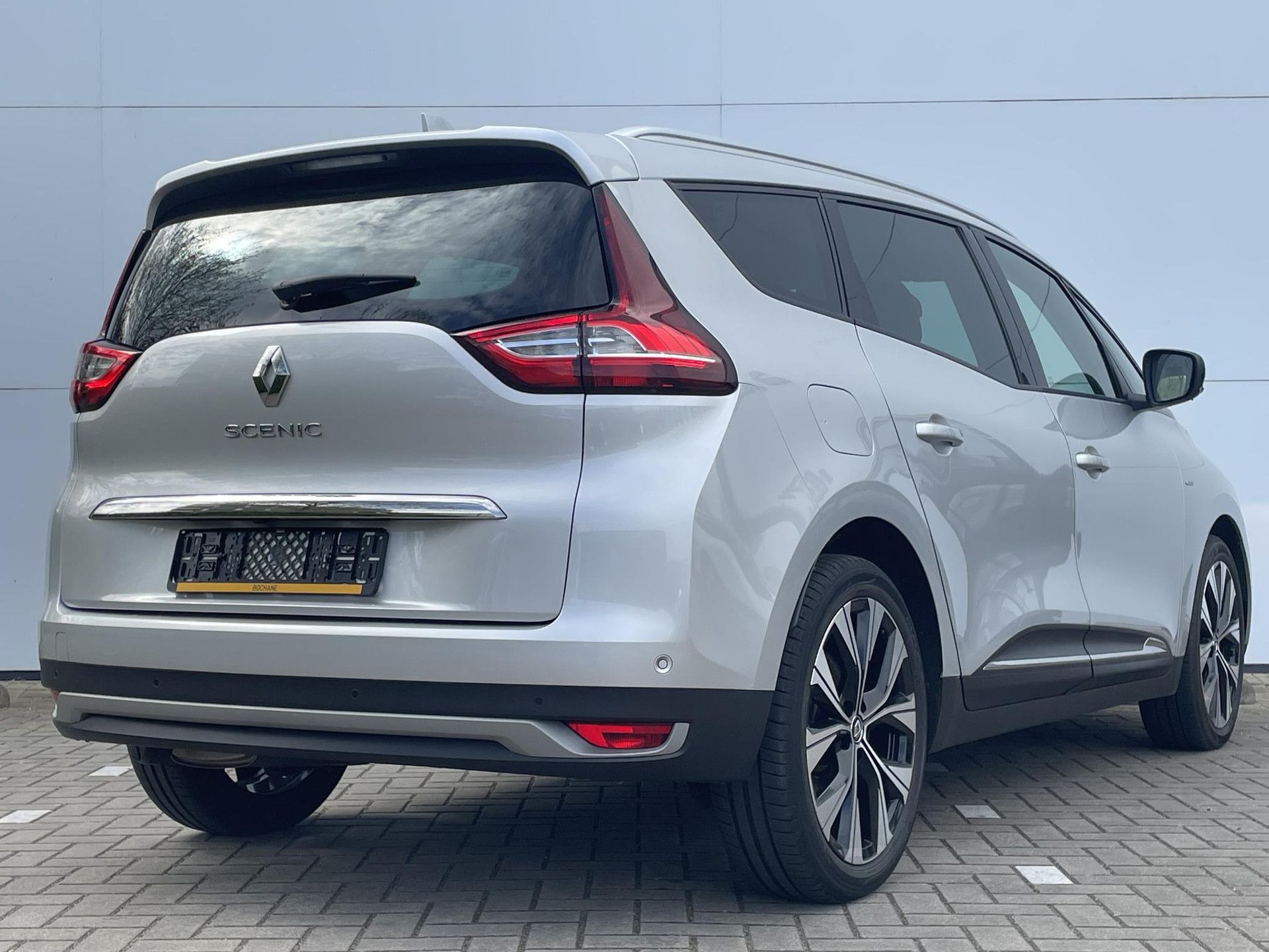 Renault GrandScénic met kenteken KFP-02-L – achteraanzicht