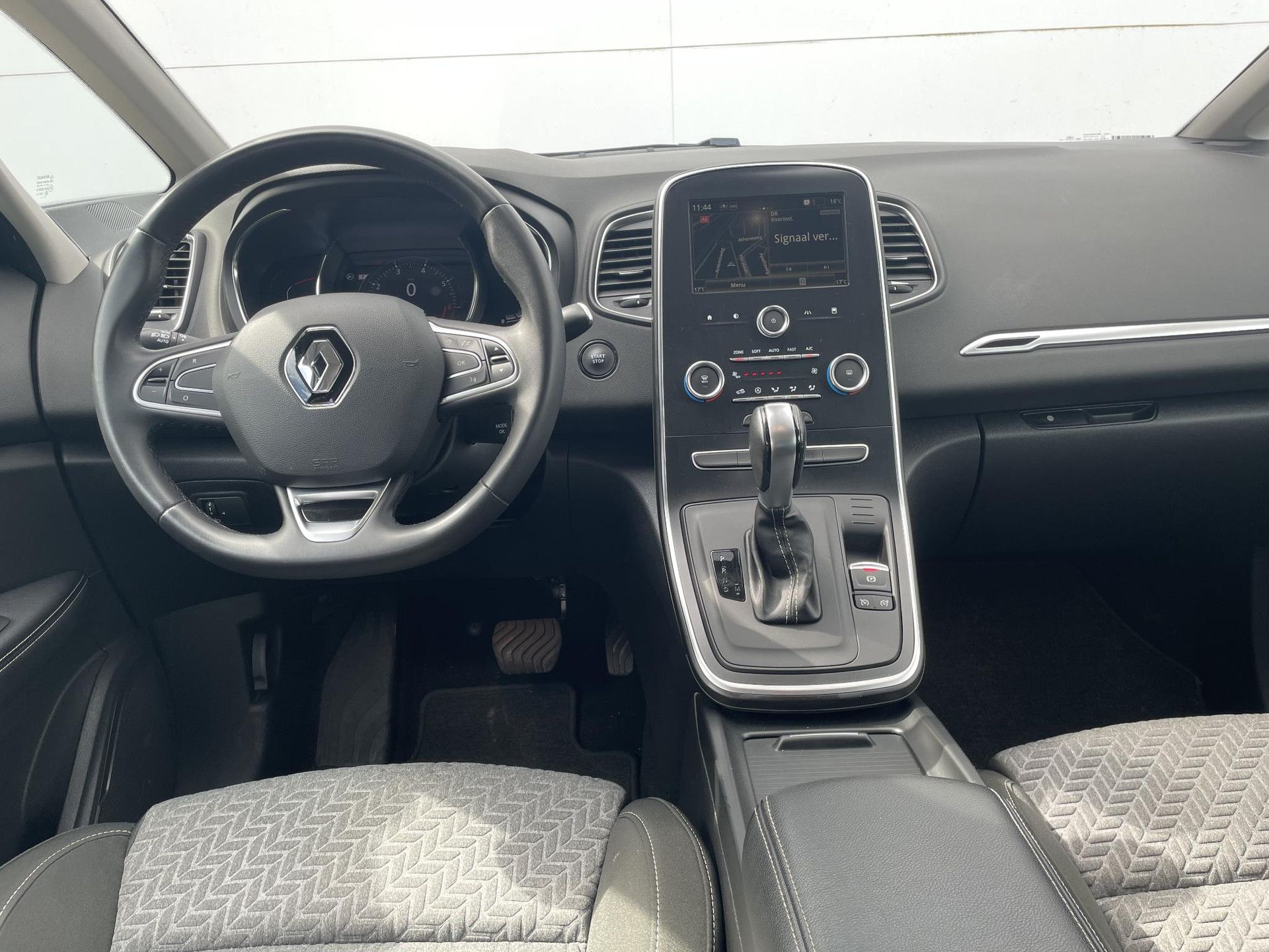 Renault GrandScénic met kenteken KFP-02-L – interieur