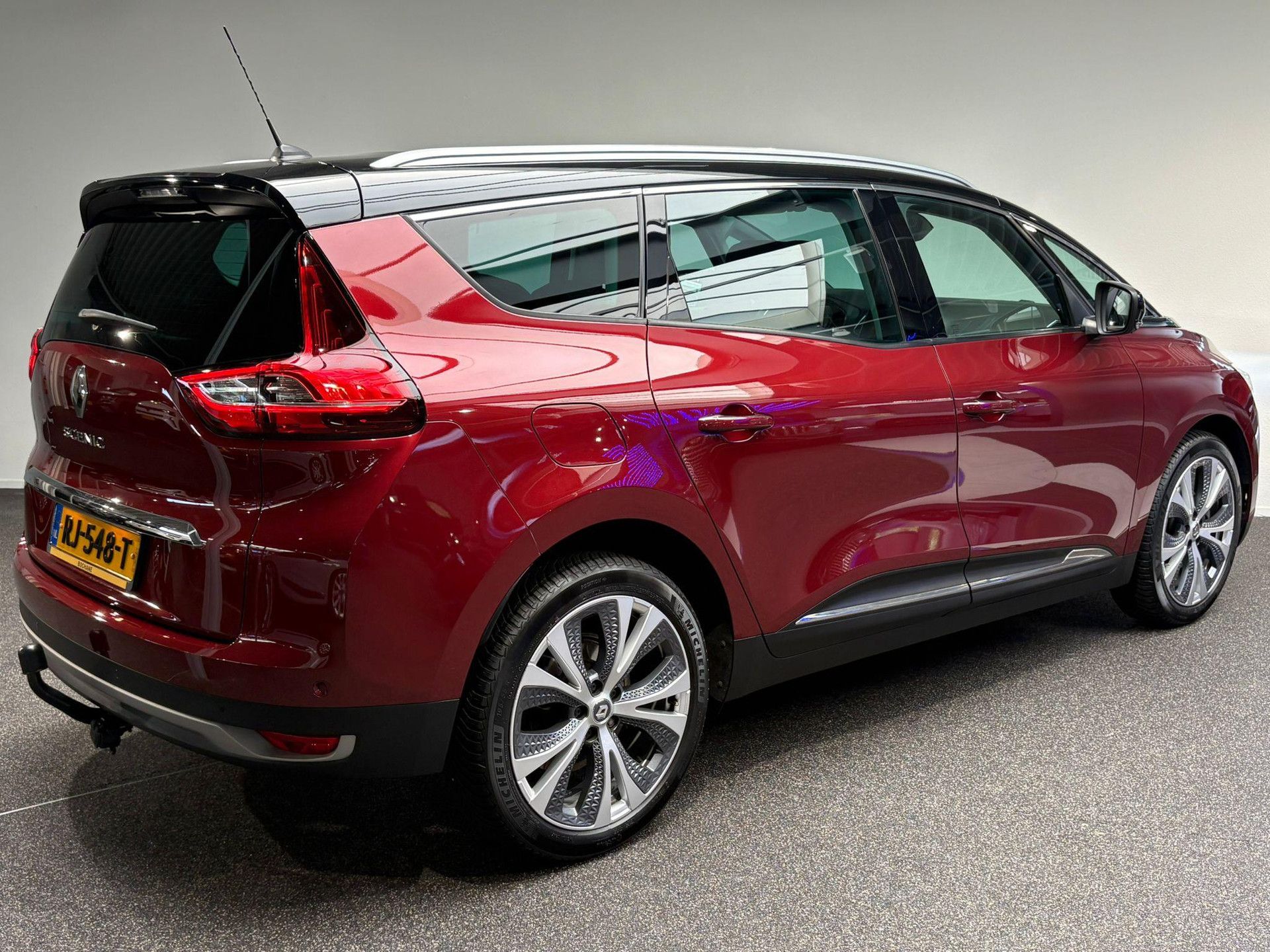 Renault GrandScénic met kenteken RJ-548-T – achteraanzicht
