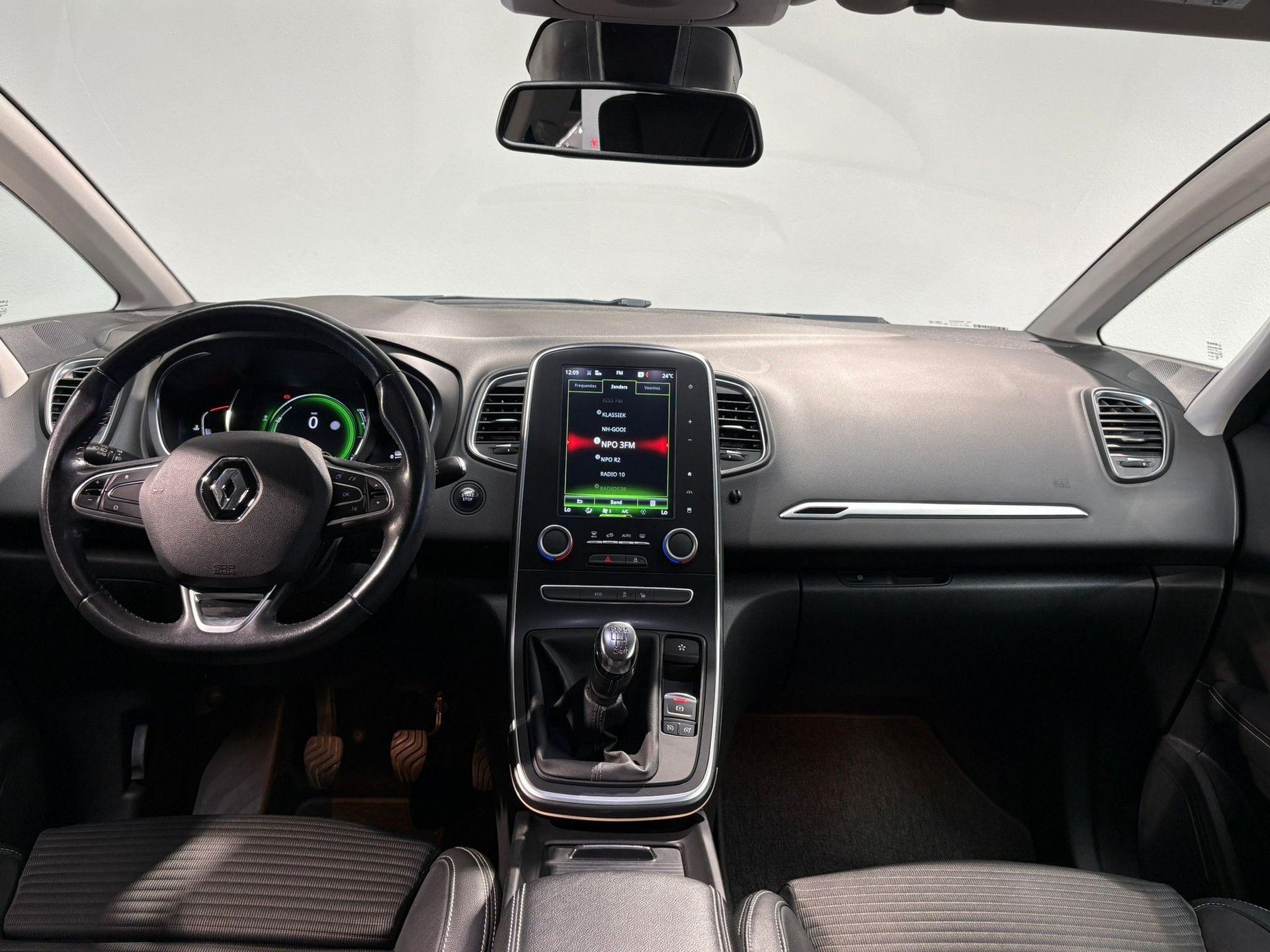 Renault GrandScénic met kenteken RJ-548-T – interieur