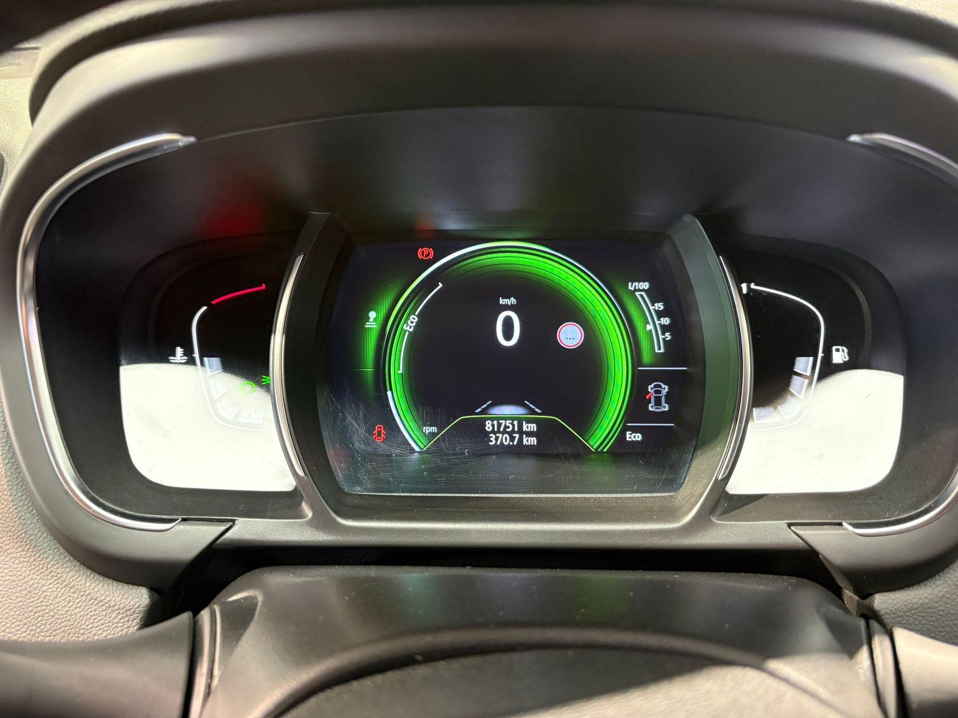 Renault GrandScénic met kenteken RJ-548-T – dashboard