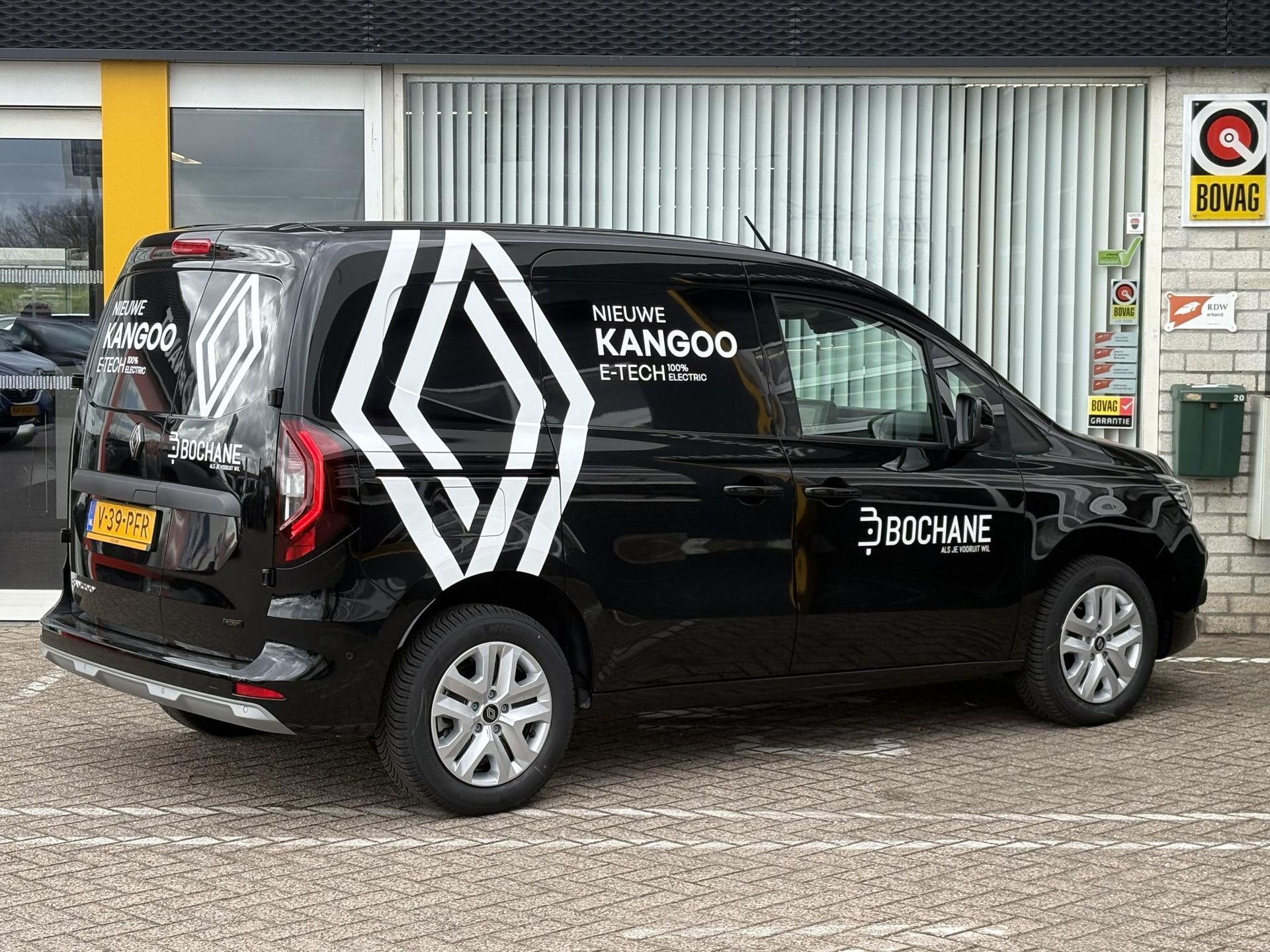 Renault Kangoo met kenteken V-39-PFR – achteraanzicht