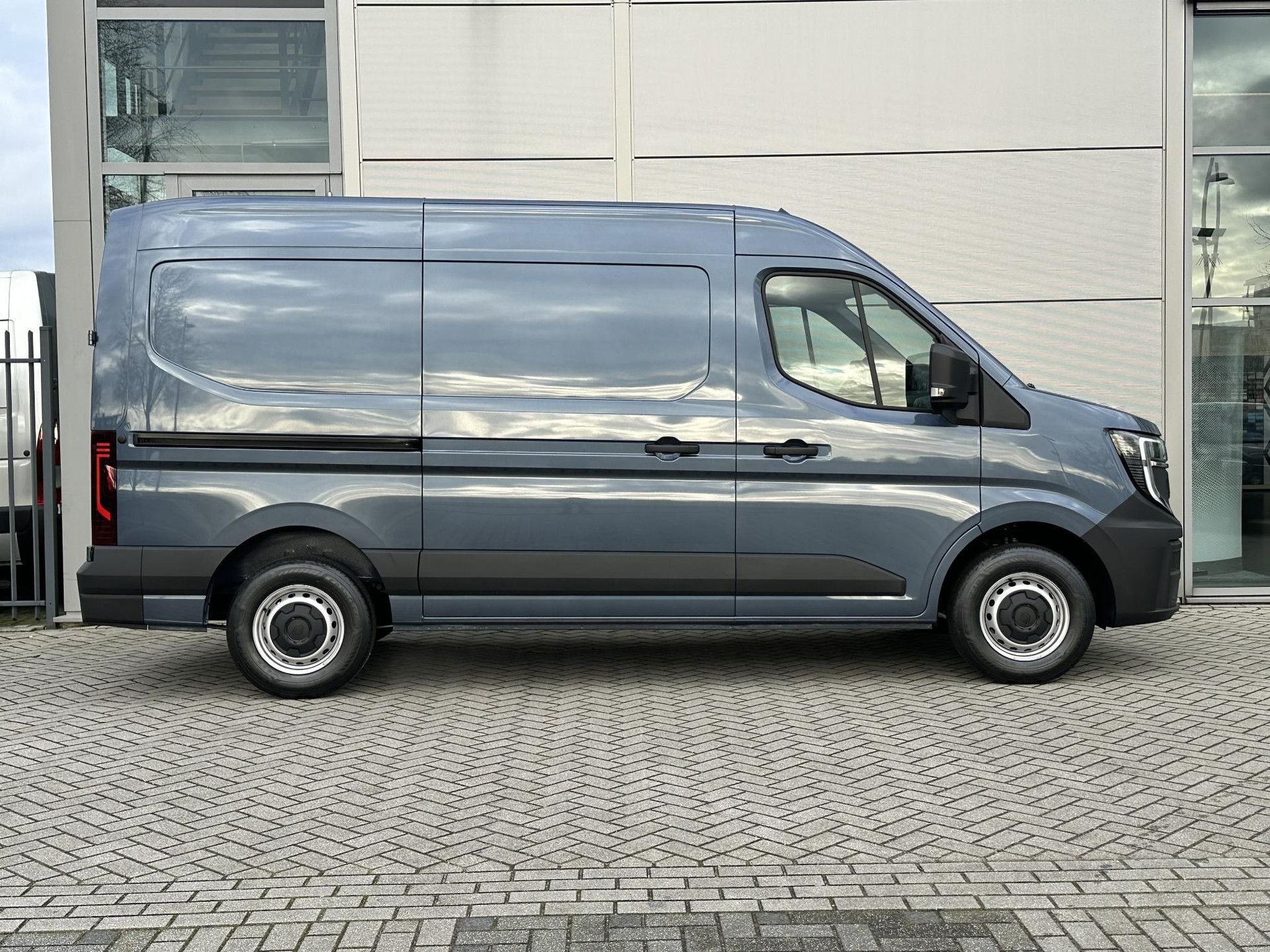Renault Master met kenteken V-17-KRJ – dashboard