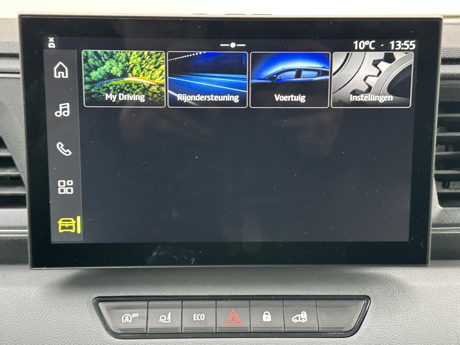 Renault Master met kenteken V-26-KRJ – interieur