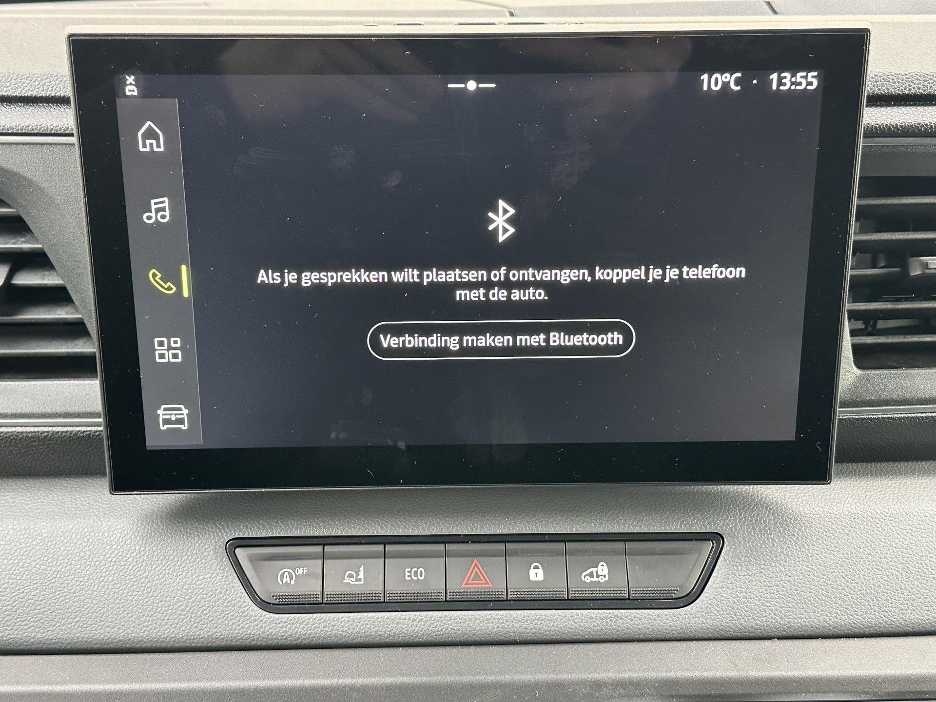 Renault Master met kenteken V-26-KRJ – detailfoto
