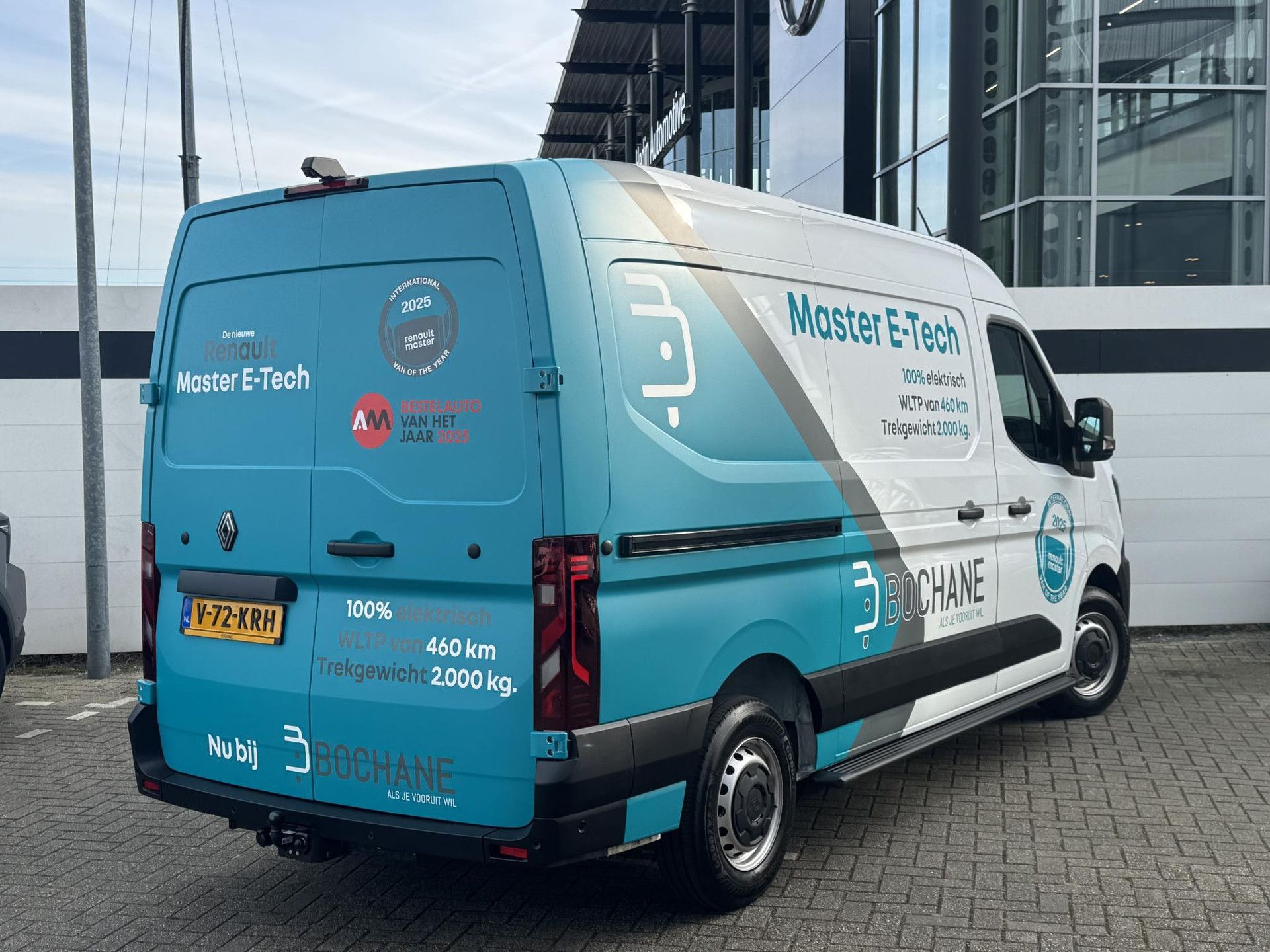 Renault Master met kenteken V-72-KRH – achteraanzicht