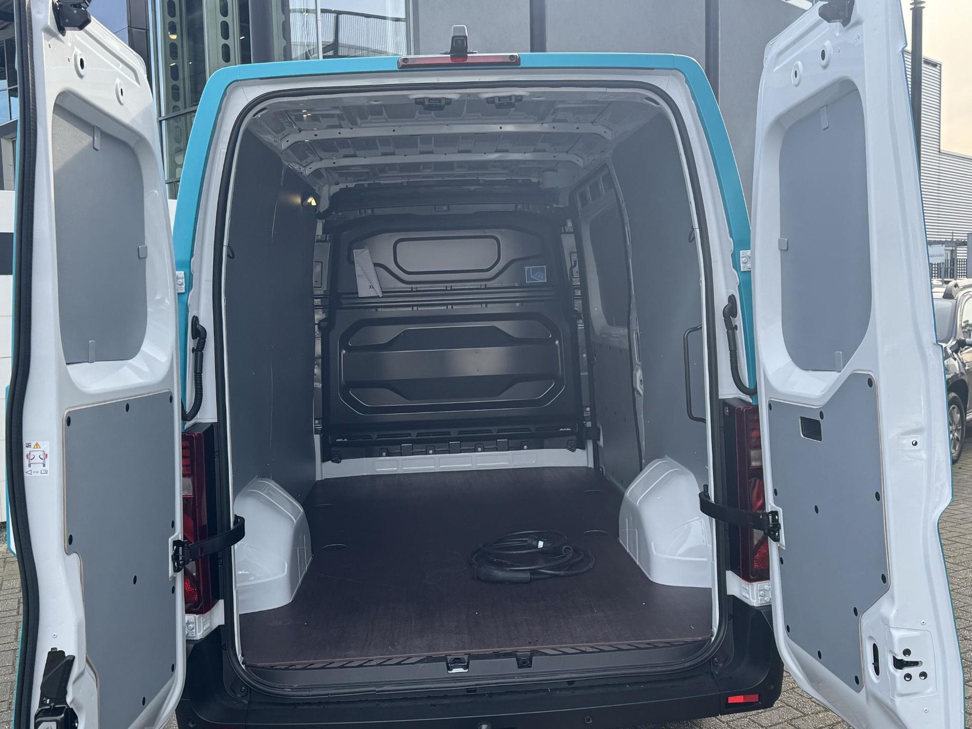 Renault Master met kenteken V-72-KRH – detailfoto