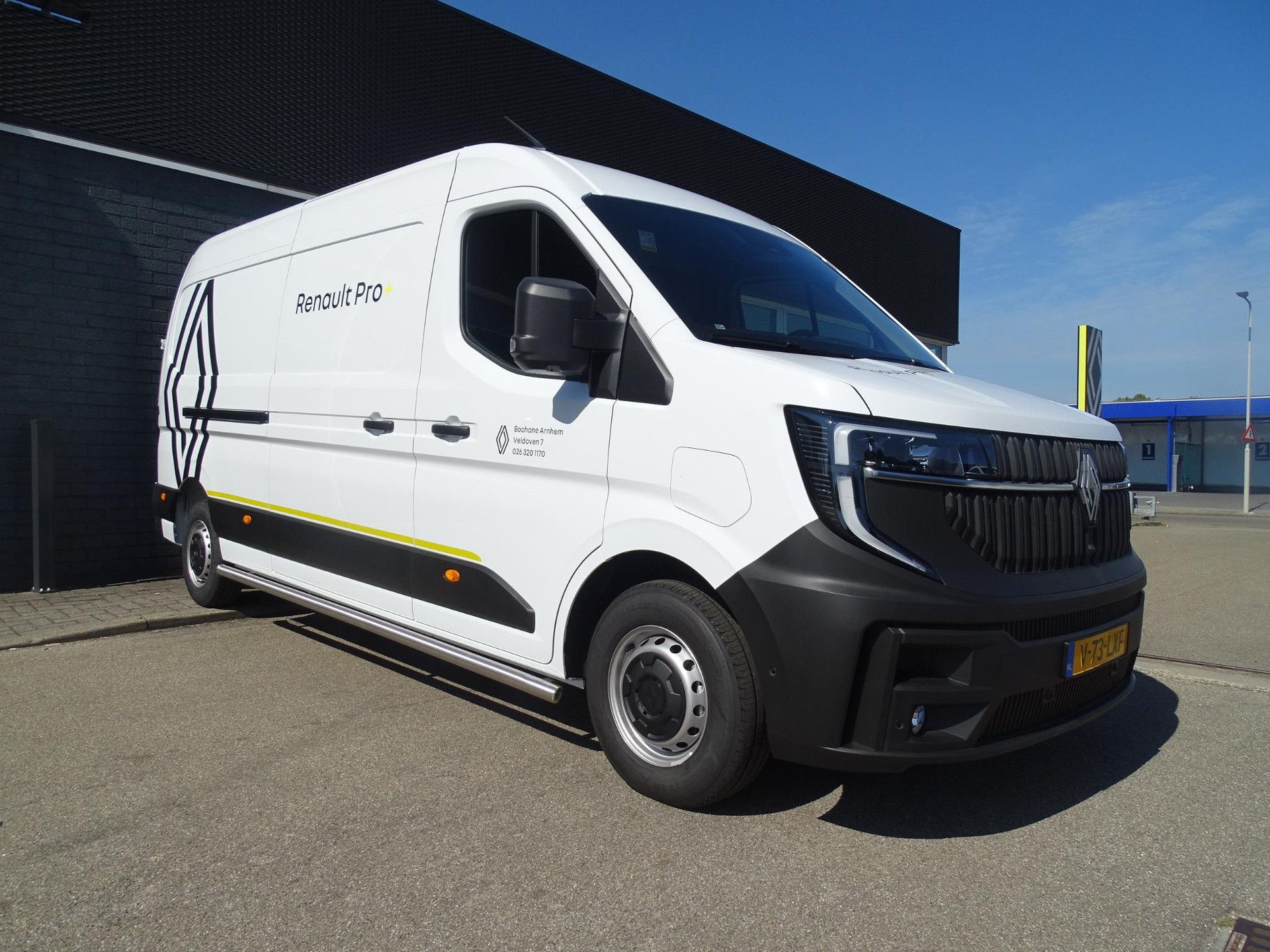 Renault Master met kenteken V-73-LXF – detailfoto