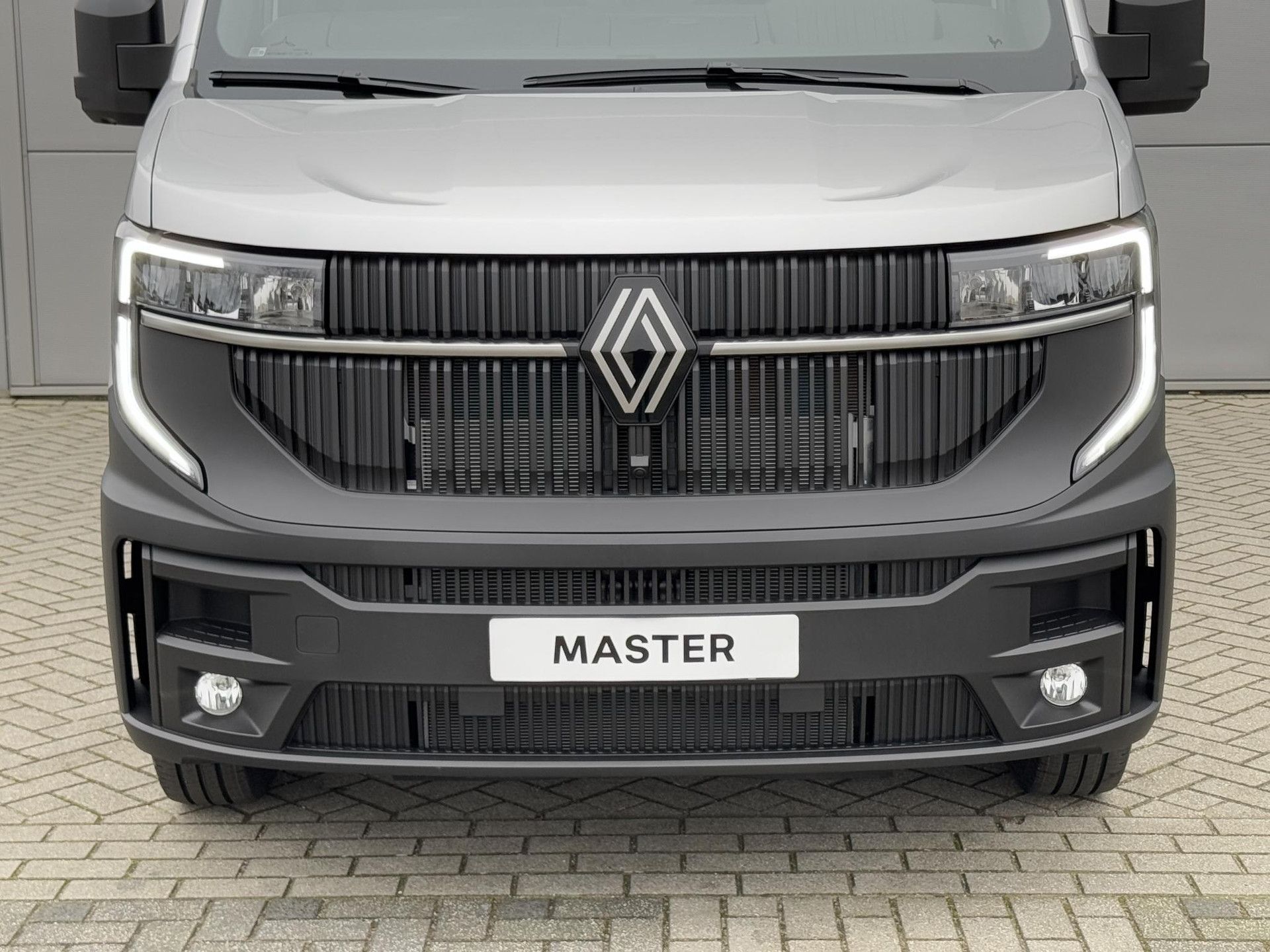 Renault Master met kenteken V-77-KRH – detailfoto
