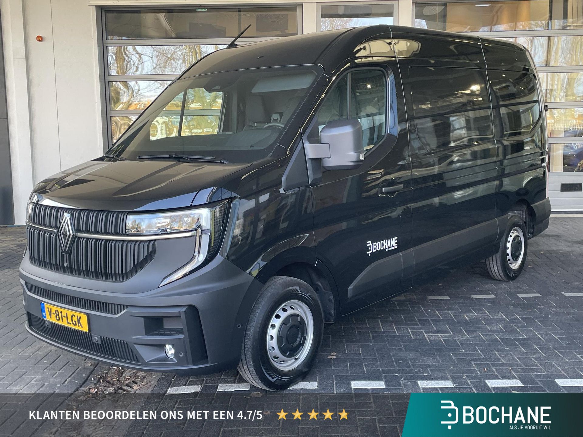Renault Master met kenteken V-81-LGK – vooraanzicht