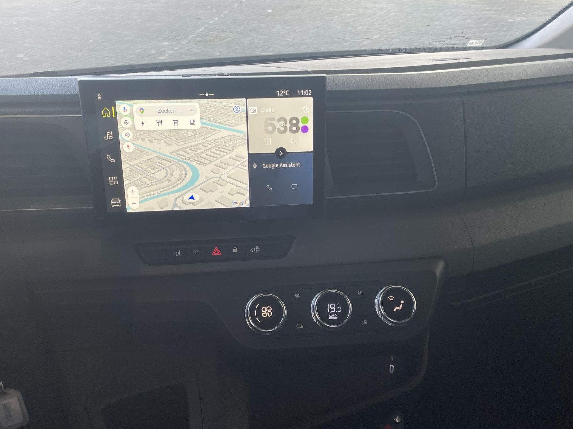 Renault Master met kenteken V-81-LGK – interieur