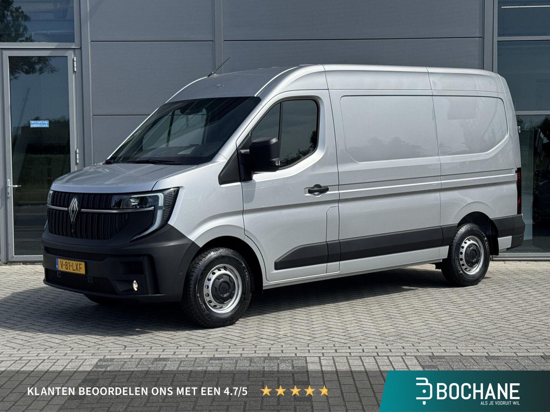 Renault Master met kenteken V-81-LXF – vooraanzicht