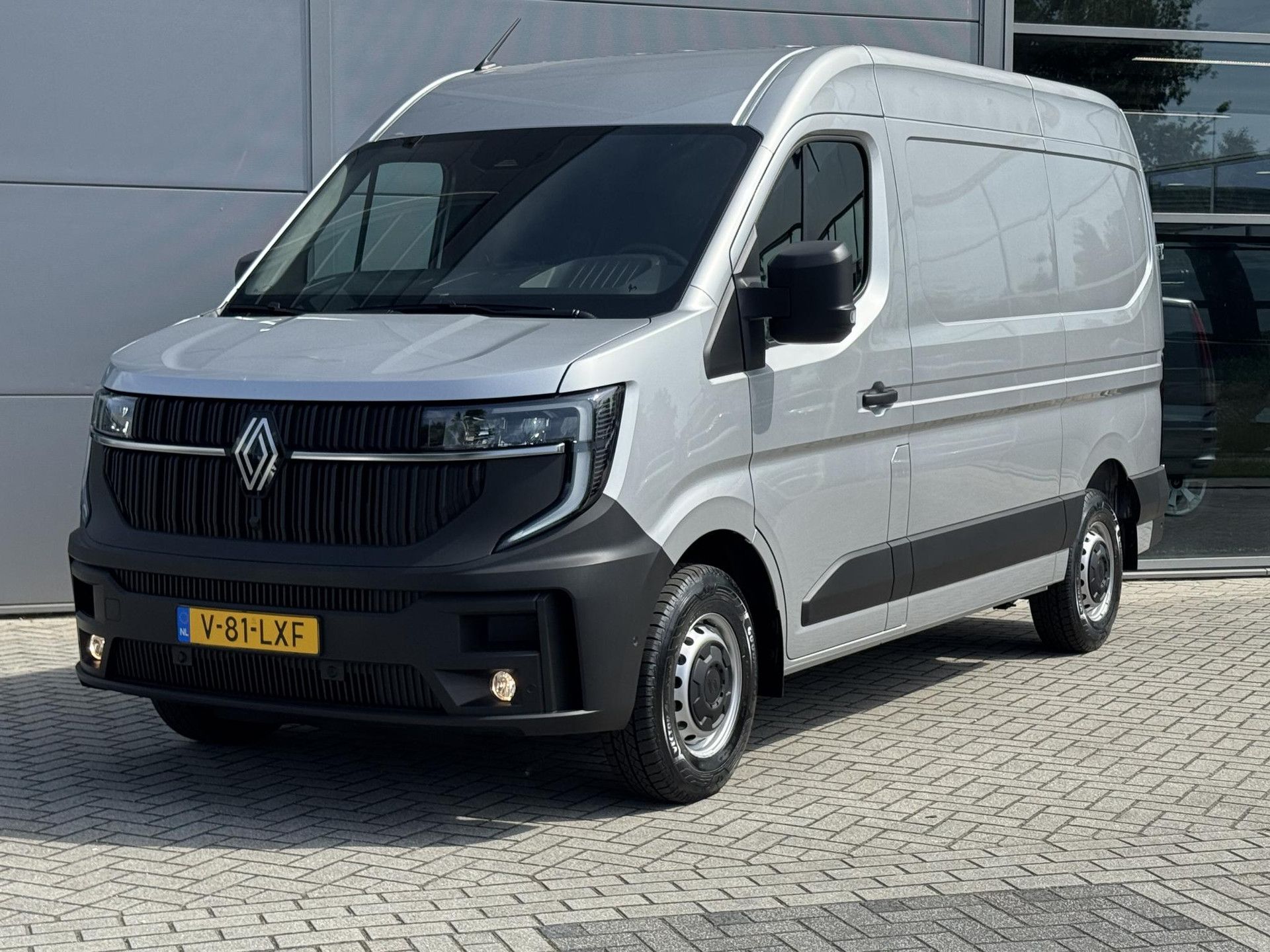 Renault Master met kenteken V-81-LXF – interieur