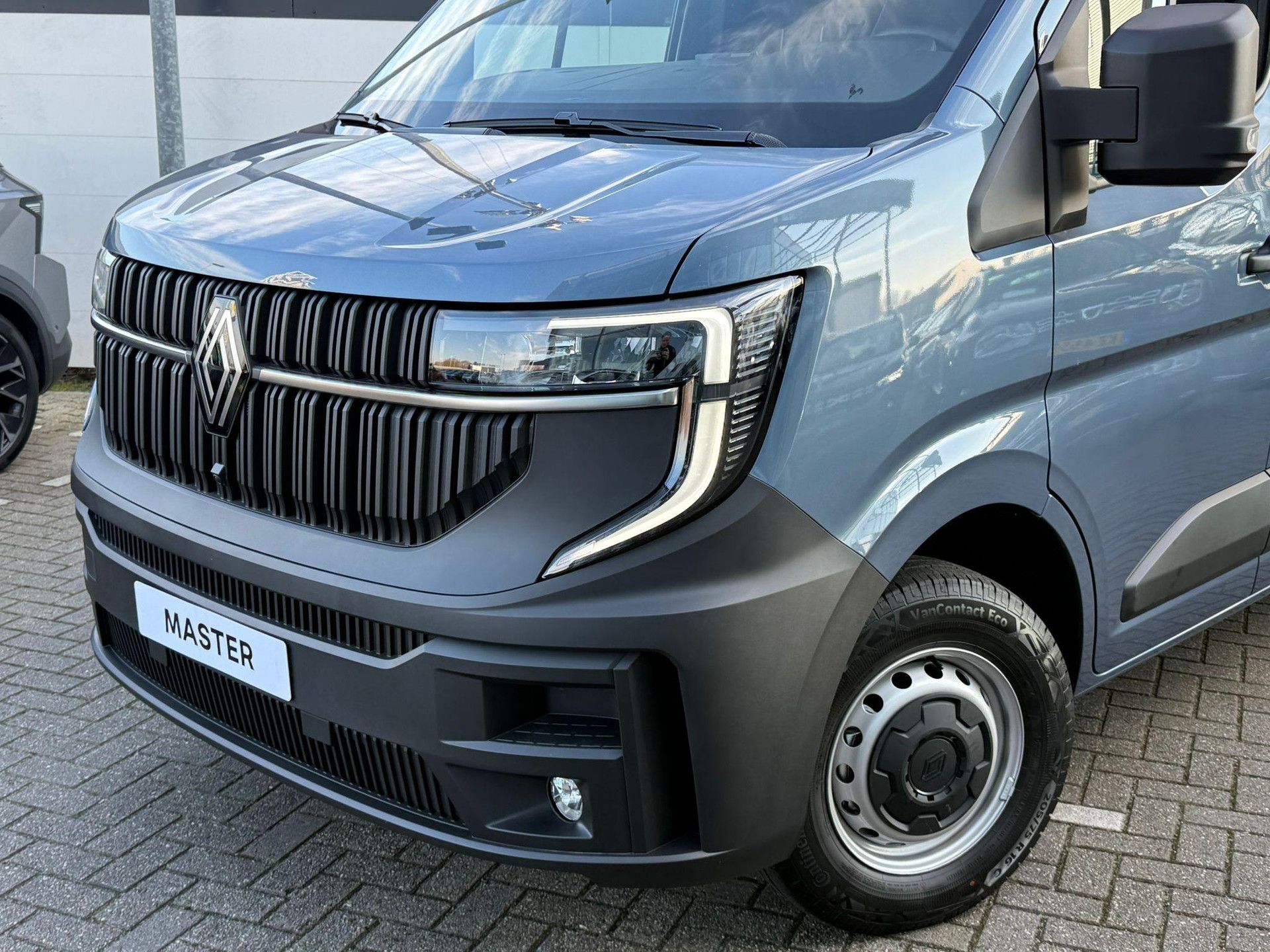 Renault Master met kenteken V-86-KRH – interieur