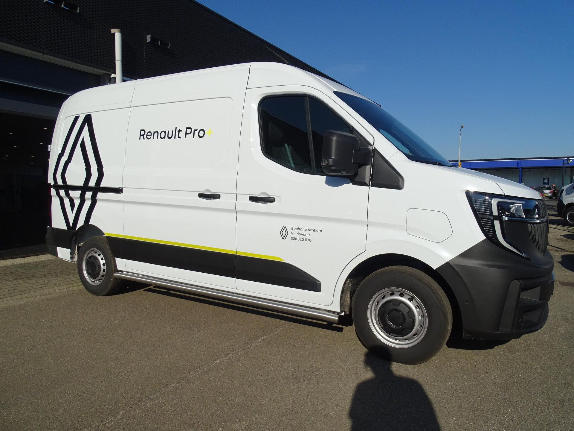 Renault Master met kenteken V-96-LGR – detailfoto
