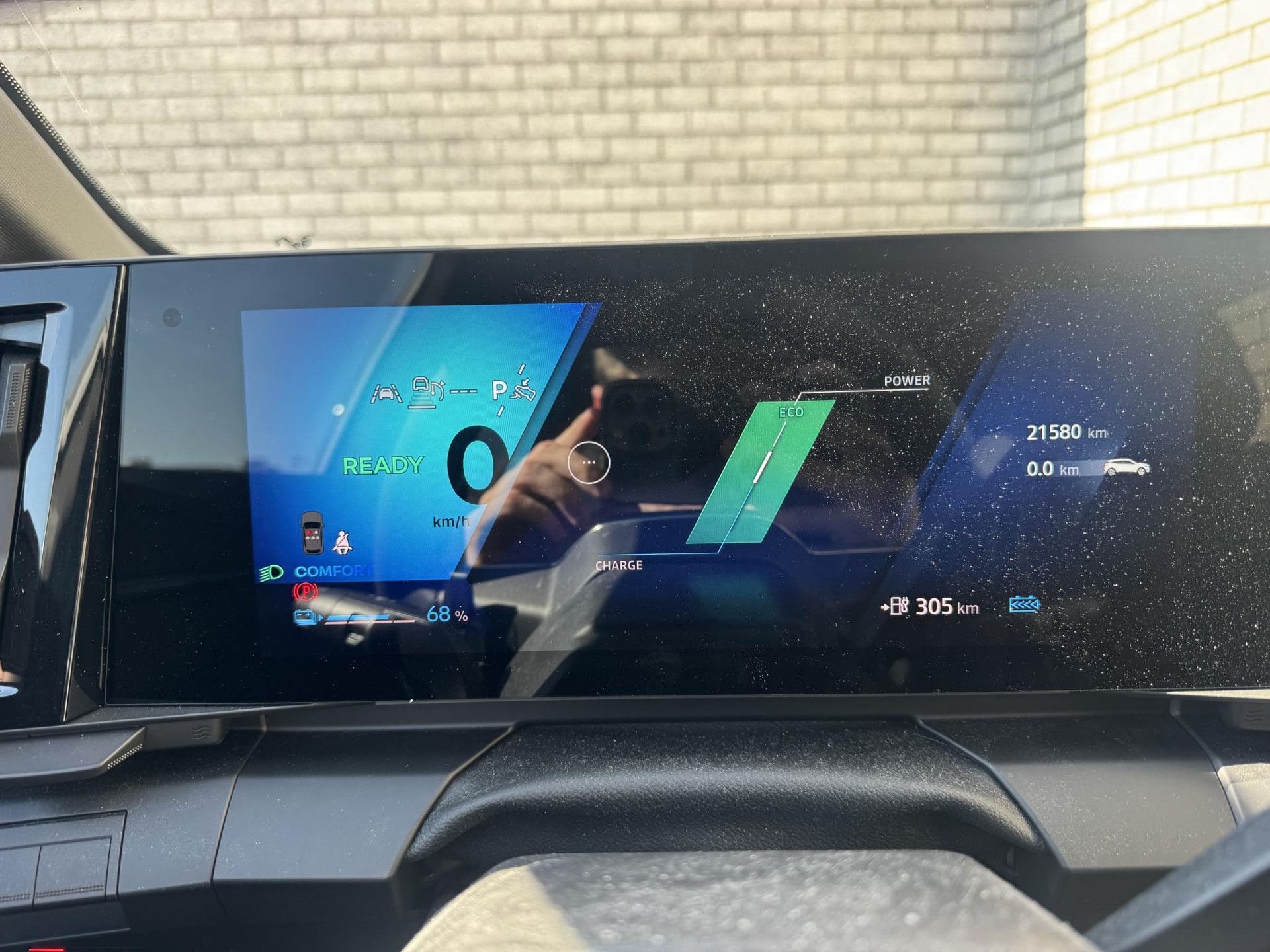 Renault MeganeE-Tech met kenteken HKT-97-H – dashboard