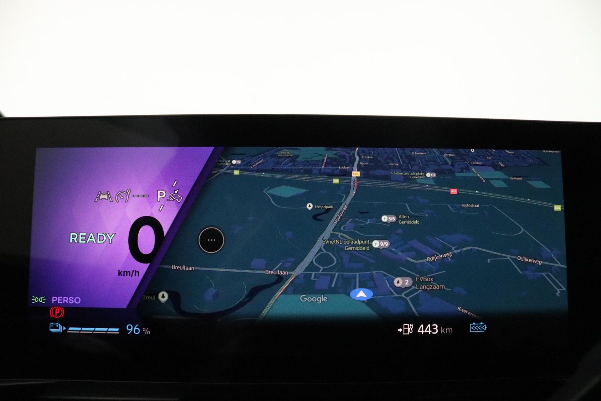 Renault MeganeE-Tech met kenteken HXS-24-X – dashboard