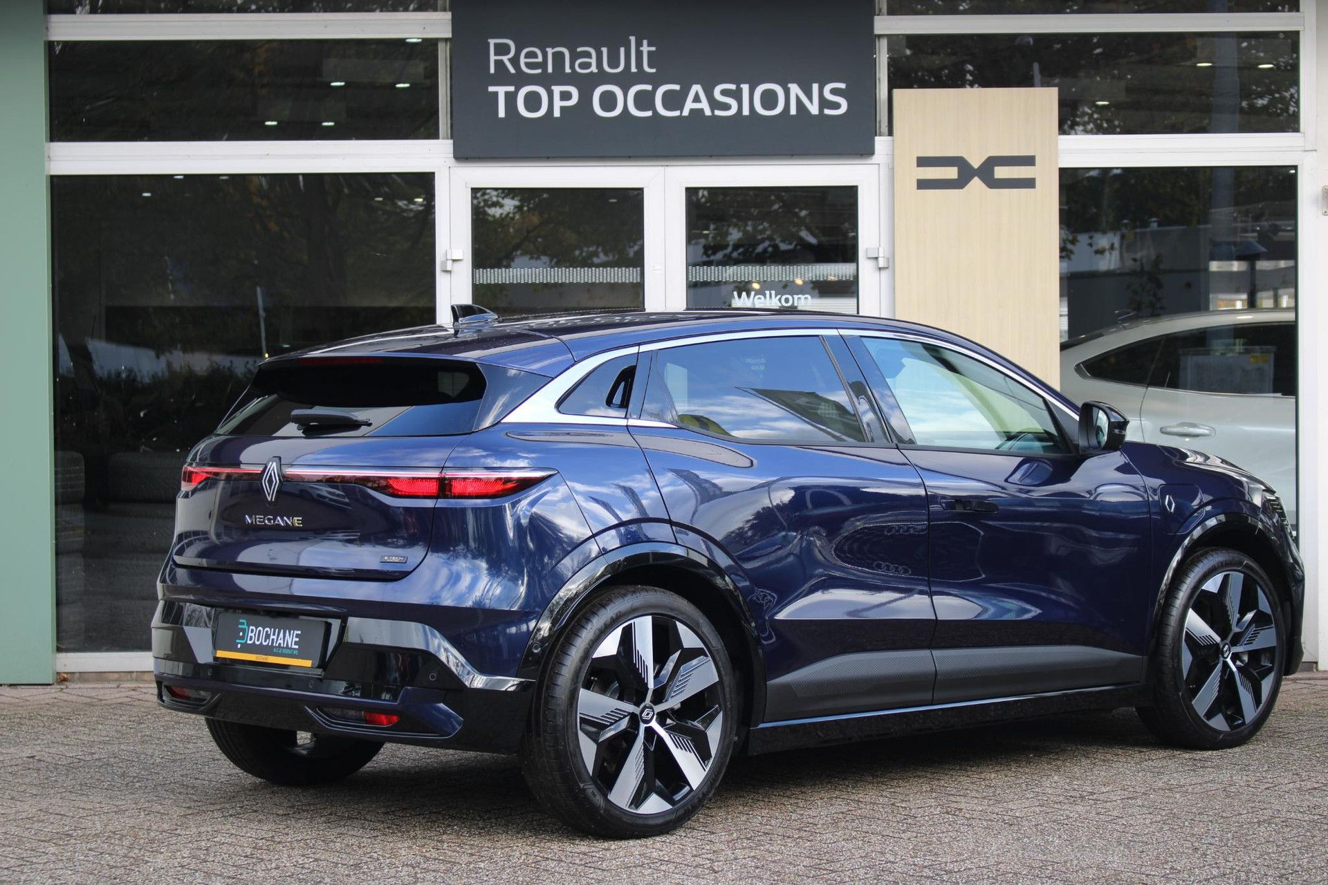 Renault MeganeE-Tech met kenteken JGV-14-R – achteraanzicht