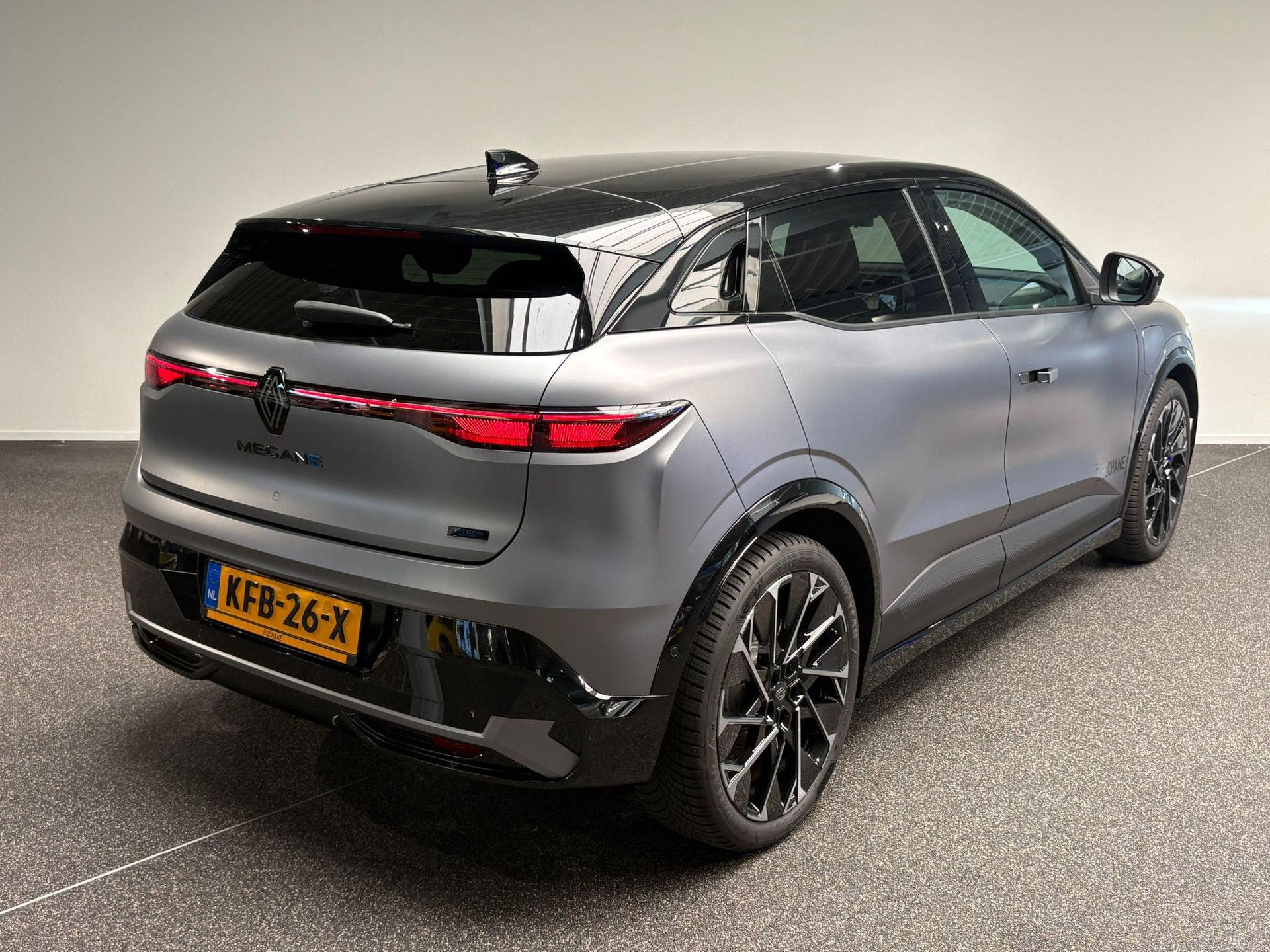 Renault MeganeE-Tech met kenteken KFB-26-X – achteraanzicht