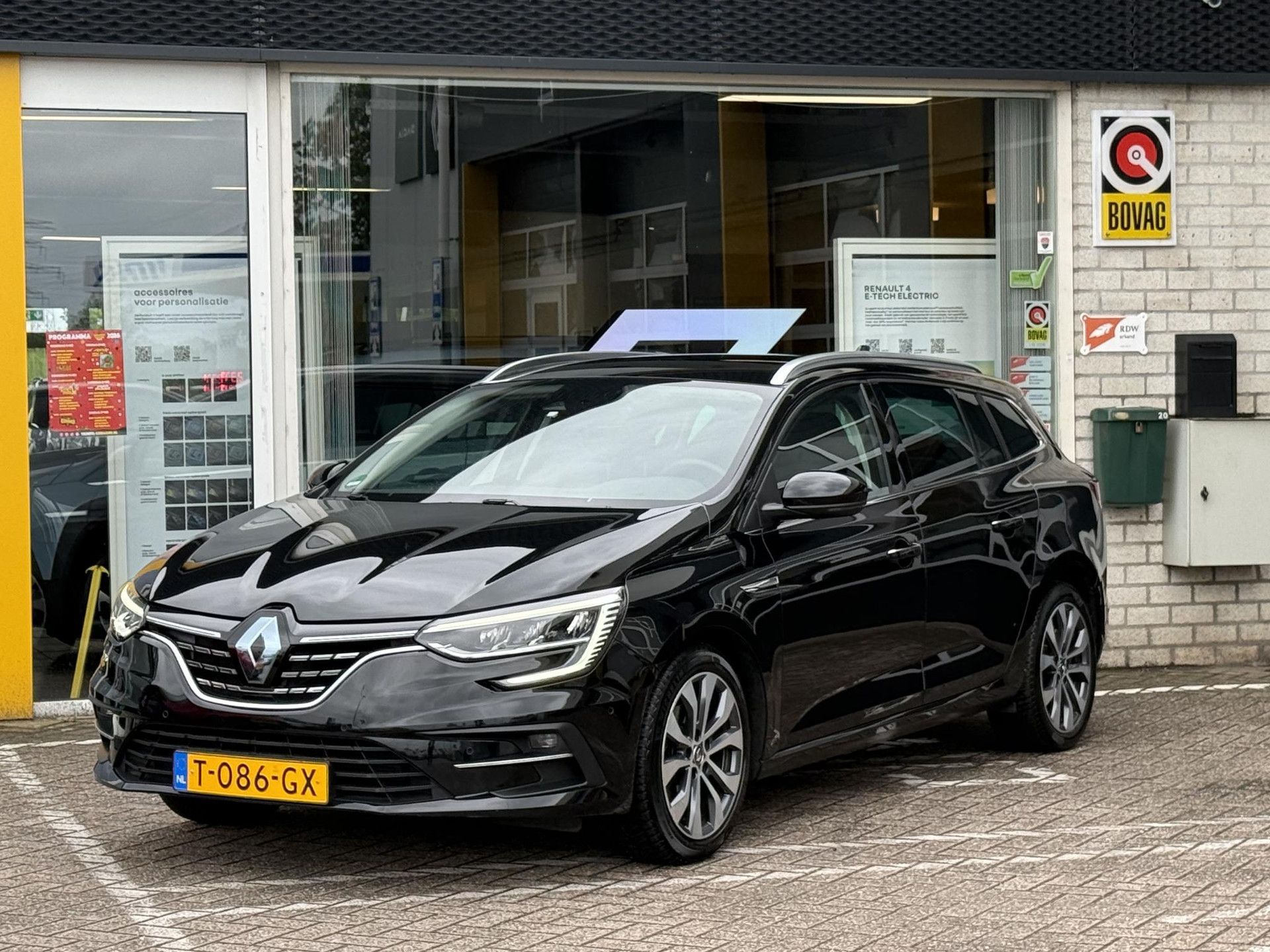 Renault MéganeEstate met kenteken T-086-GX – achteraanzicht