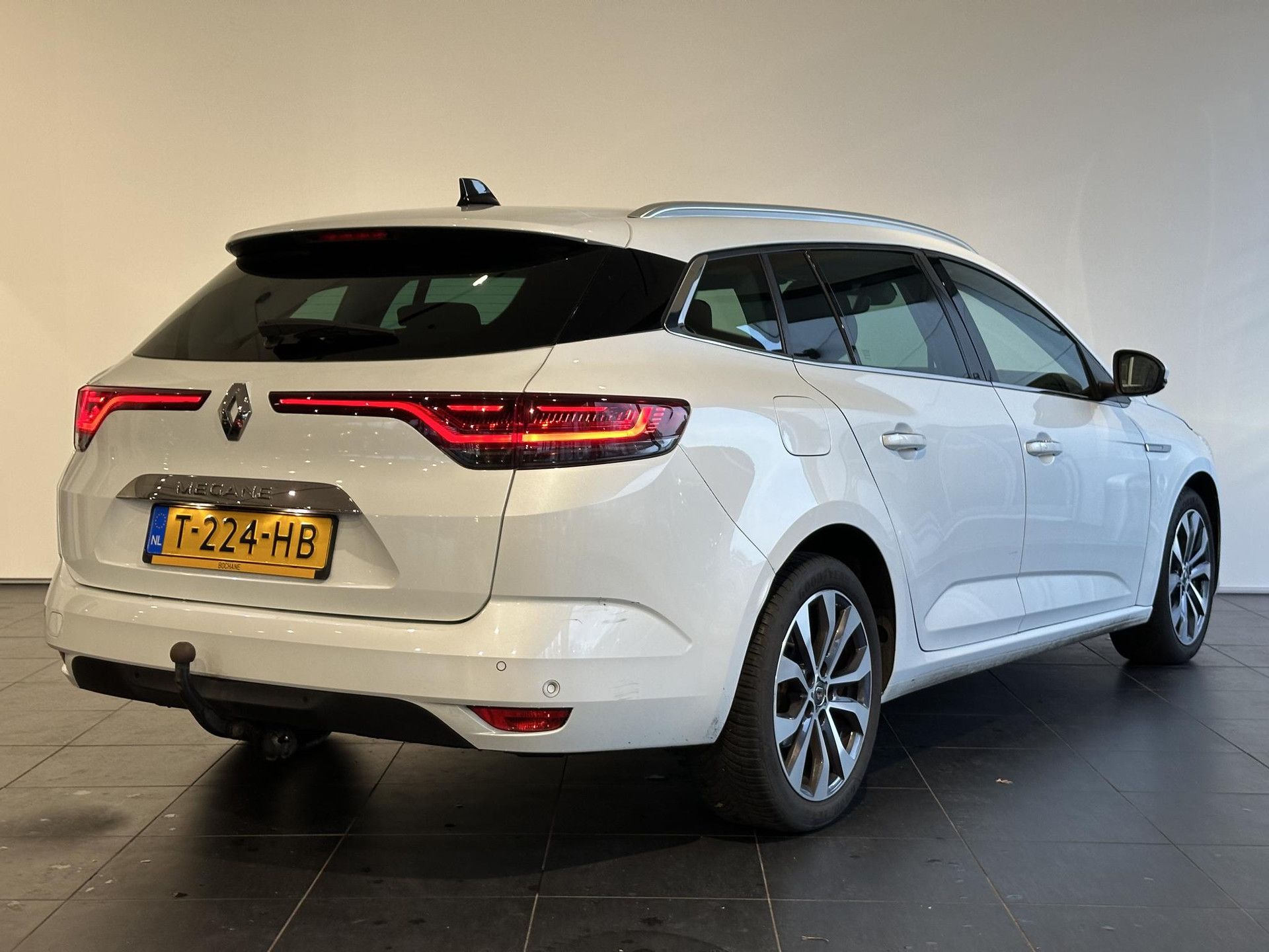 Renault MéganeEstate met kenteken T-224-HB – achteraanzicht