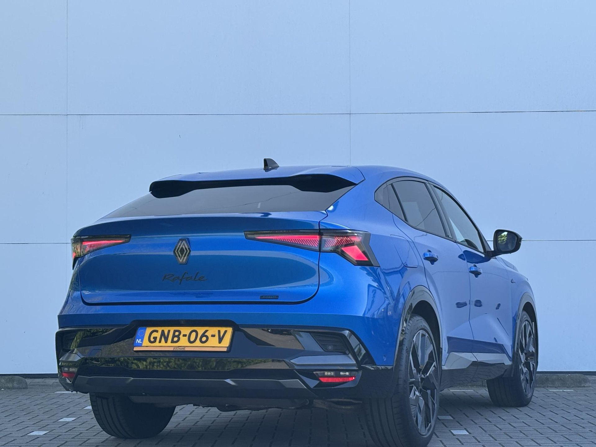 Renault Rafale met kenteken GNB-06-V – achteraanzicht