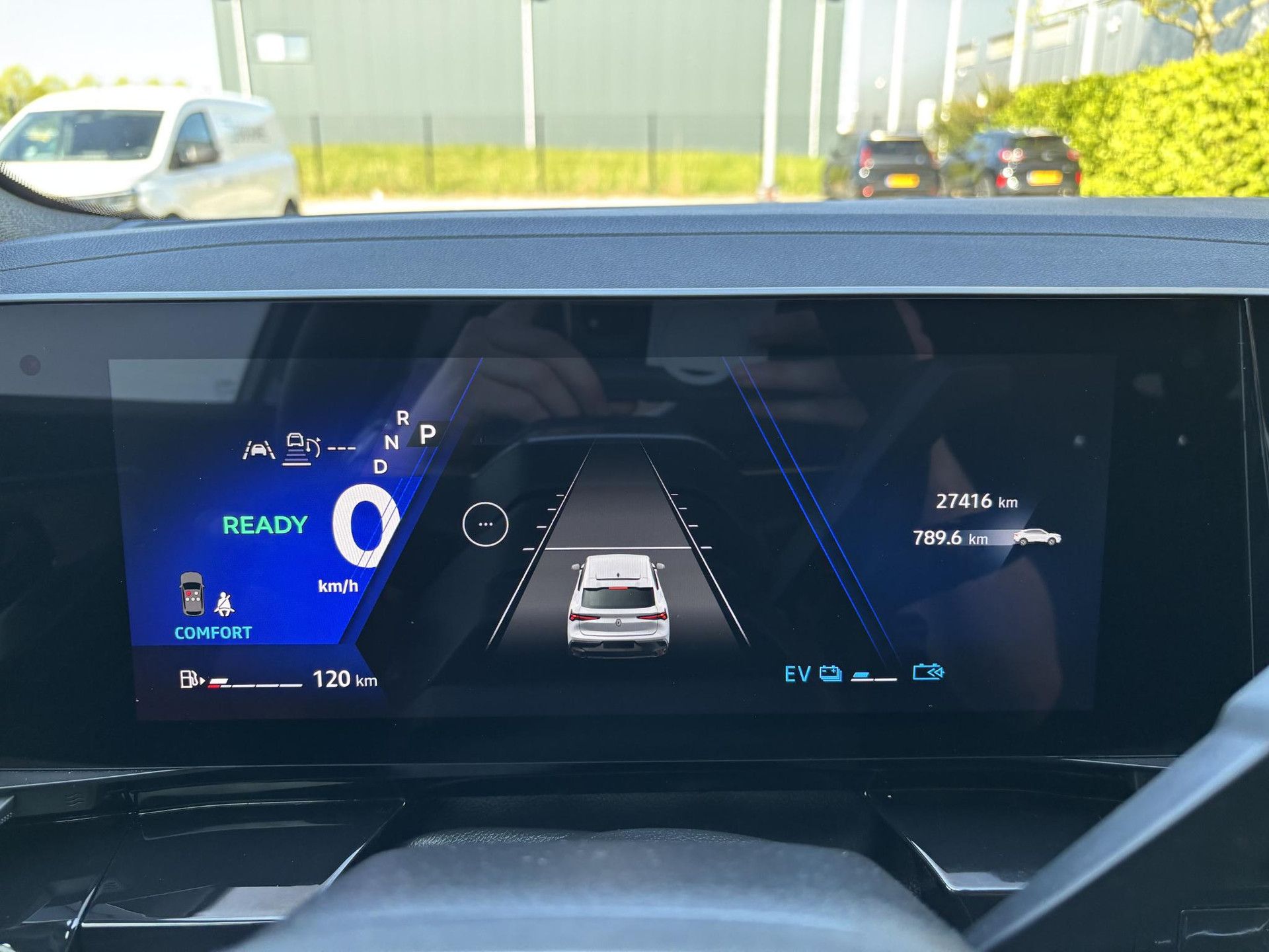 Renault Rafale met kenteken GNB-06-V – dashboard