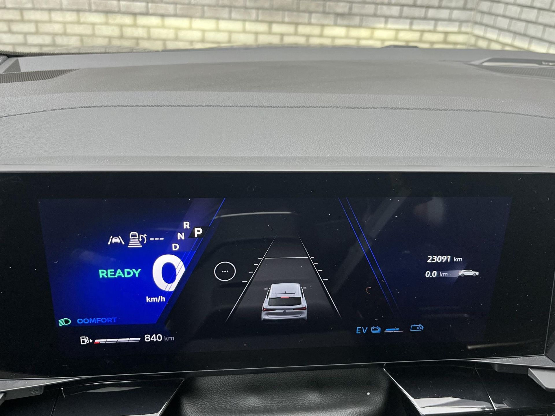 Renault Rafale met kenteken HNF-22-J – dashboard