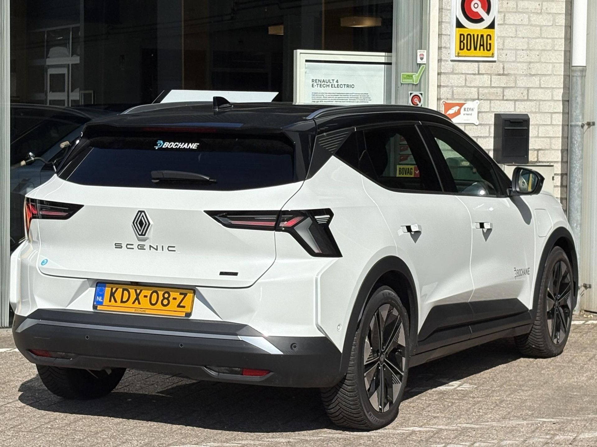 Renault Scénic met kenteken KDX-08-Z – achteraanzicht