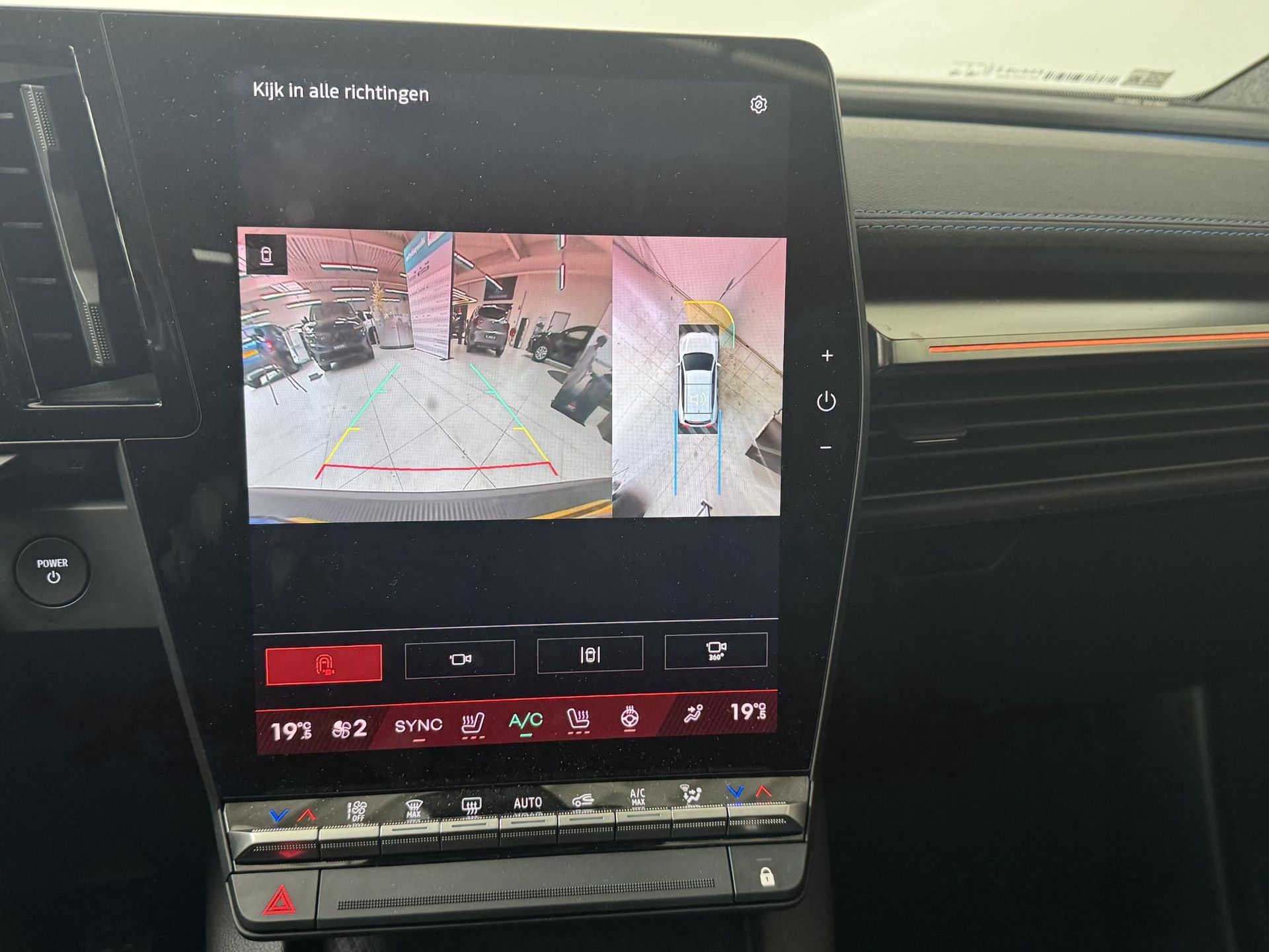 Renault Scénic met kenteken KDX-75-X – dashboard