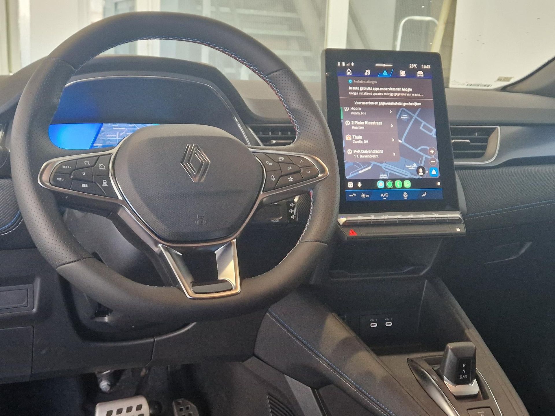 Renault Symbioz met kenteken KDX-01-Z – interieur