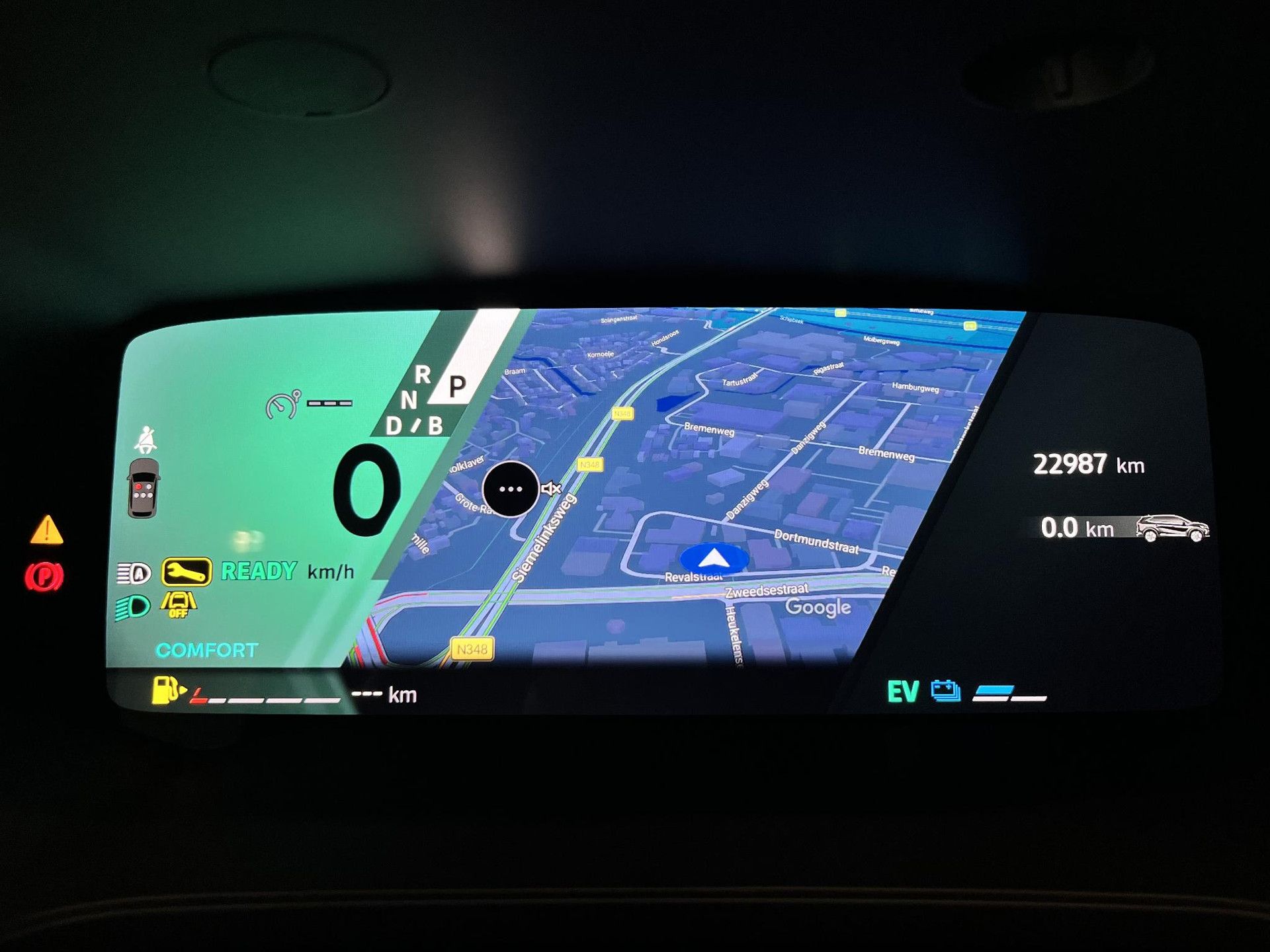 Renault Symbioz met kenteken KFZ-90-N – dashboard