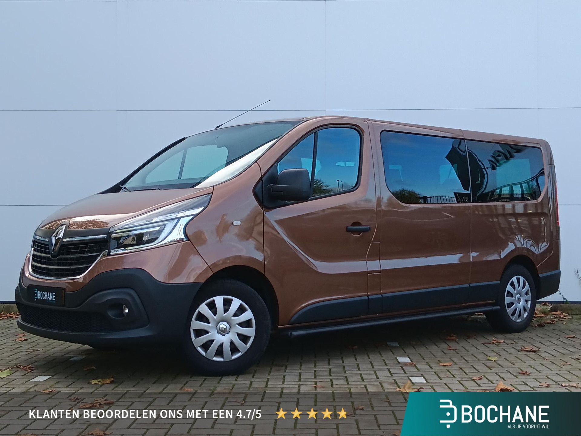 Renault Trafic met kenteken P-366-LH – vooraanzicht