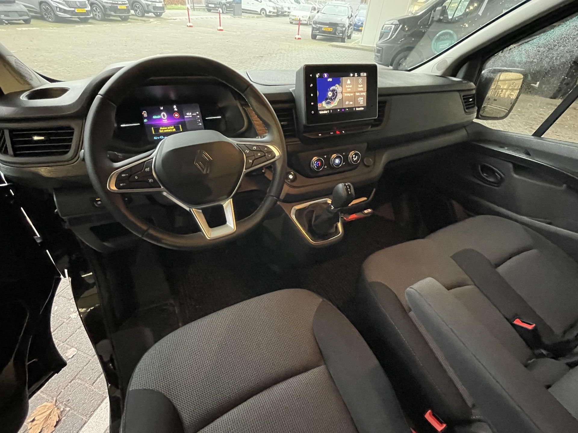 Renault Trafic met kenteken V-44-LXG – interieur