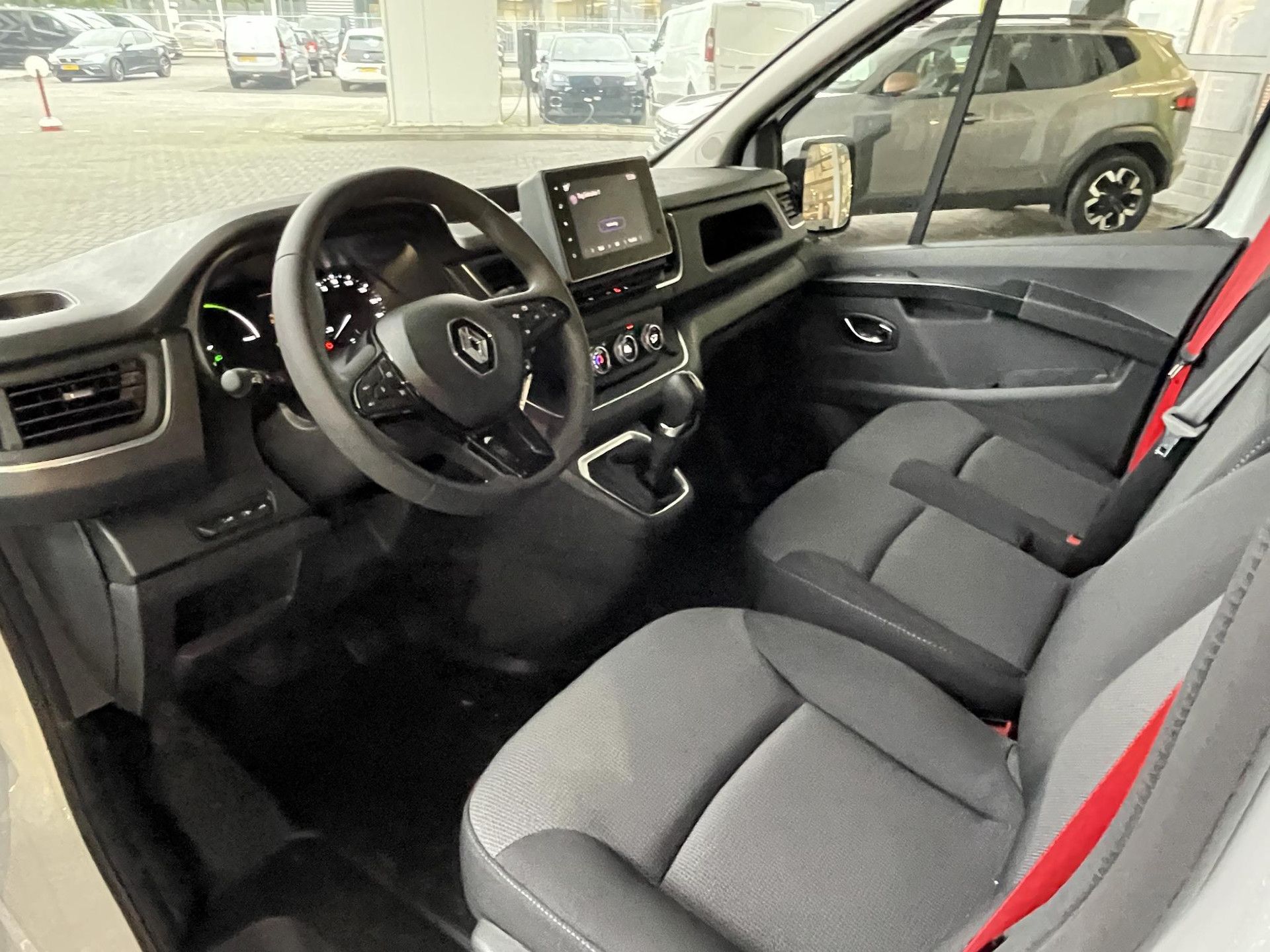 Renault Trafic met kenteken V-51-LTP – interieur
