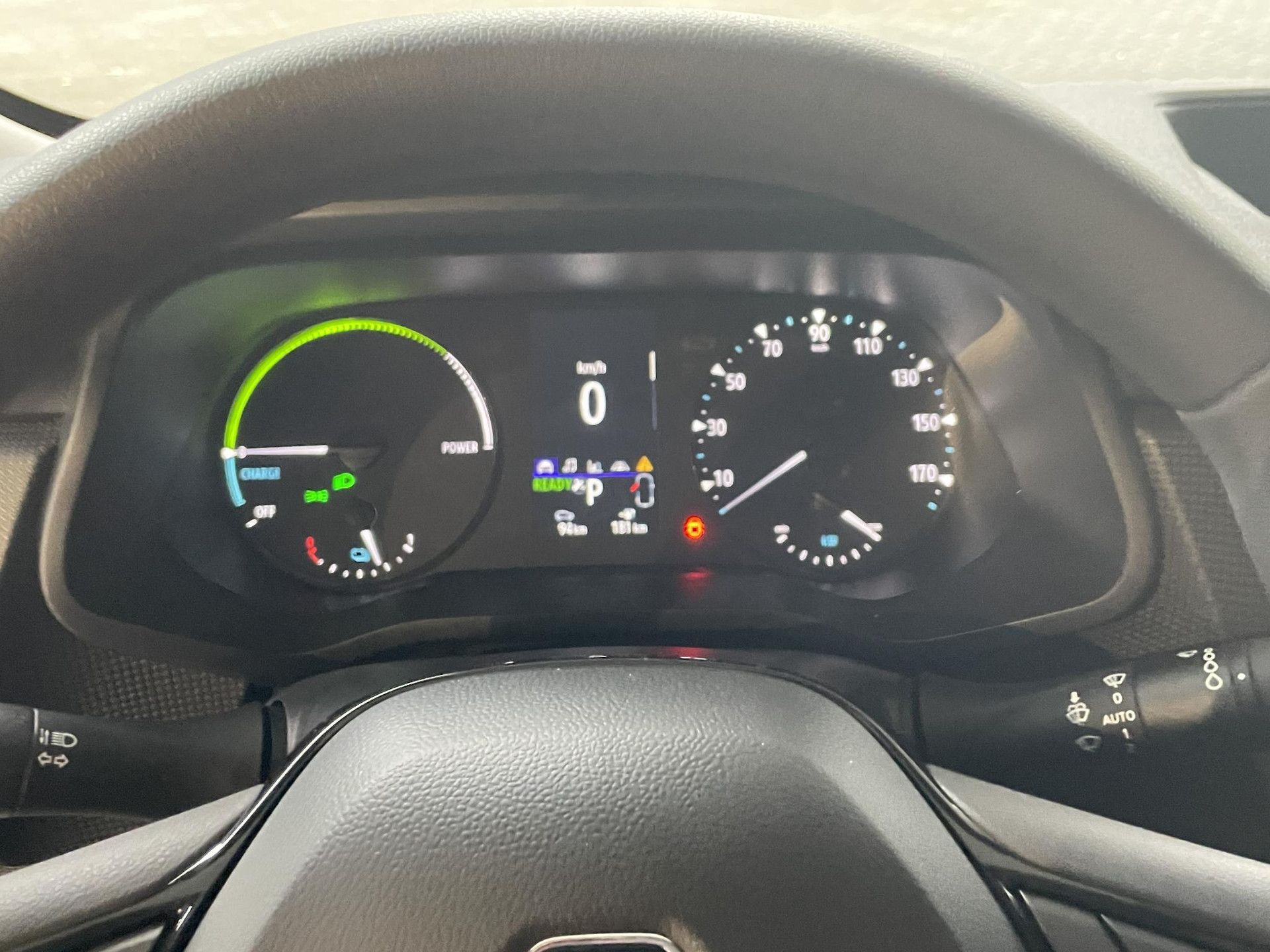 Renault Trafic met kenteken V-51-LTP – dashboard