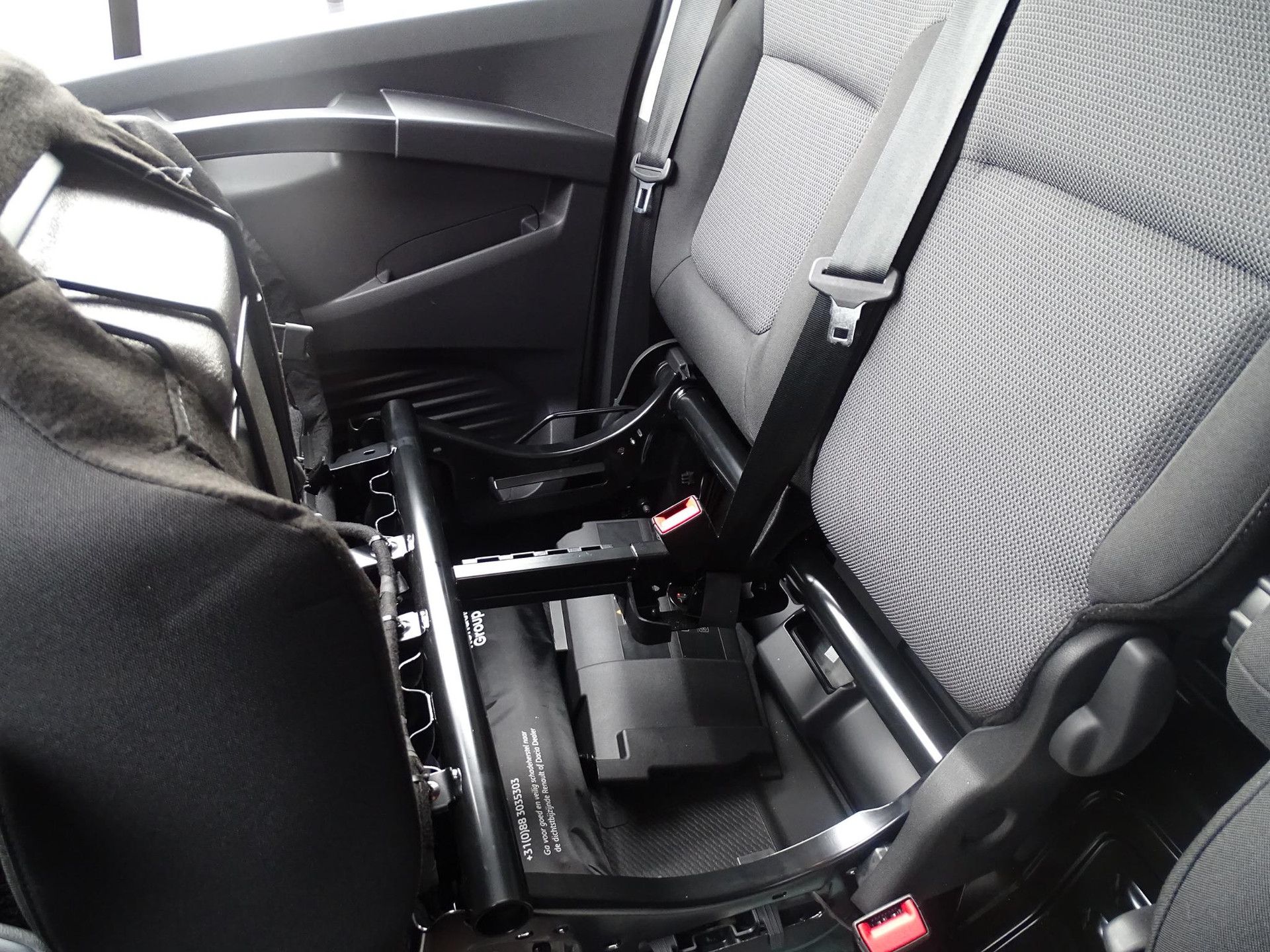 Renault Trafic met kenteken V-84-NNT – interieur