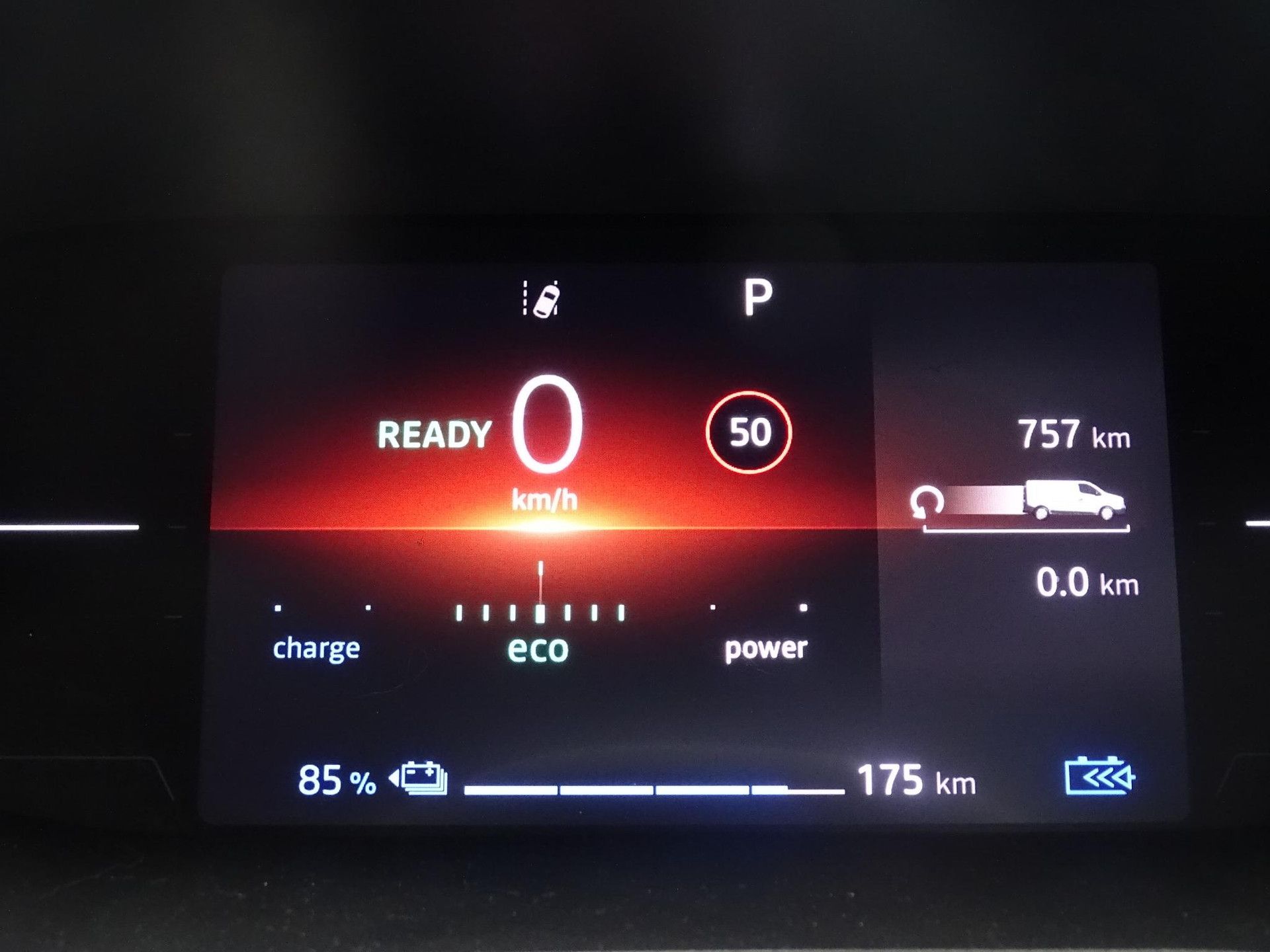Renault Trafic met kenteken V-84-NNT – dashboard