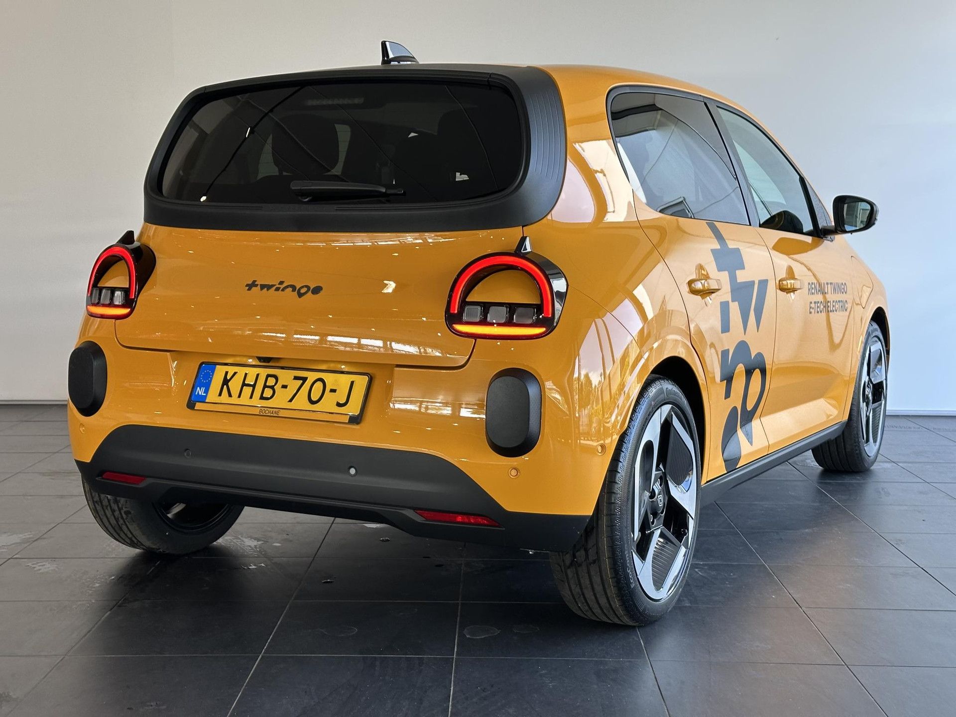 Renault Twingo met kenteken KHB-70-J – achteraanzicht