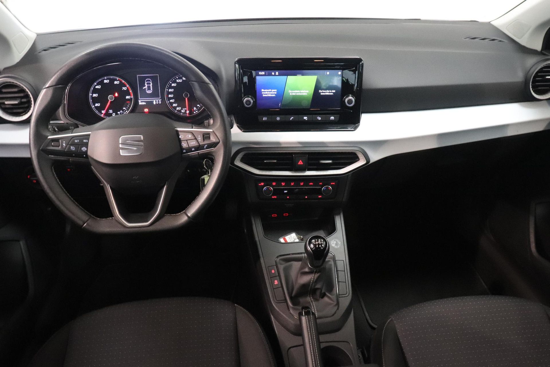SEAT Ibiza met kenteken R-264-ZZ – interieur