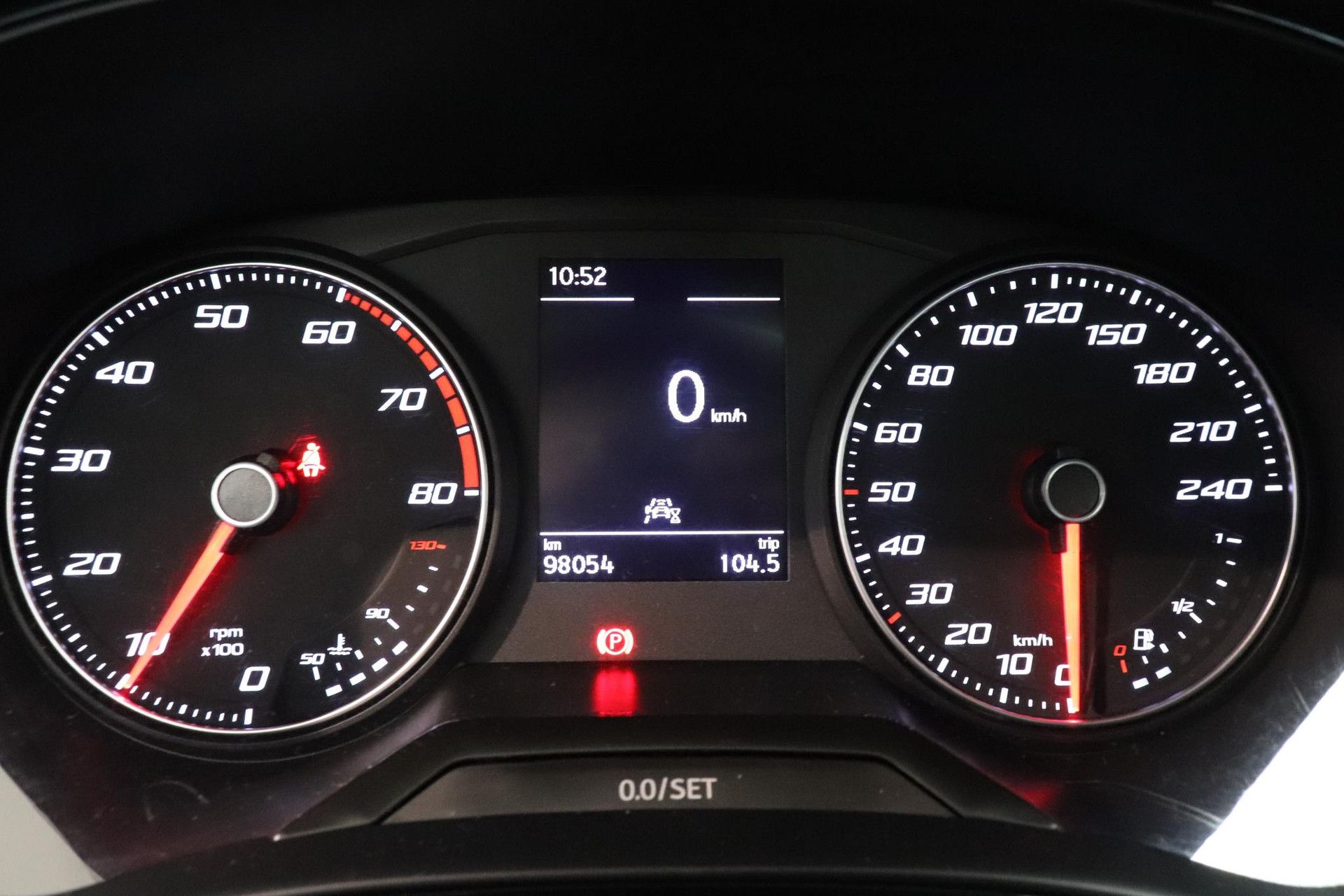 SEAT Ibiza met kenteken R-264-ZZ – dashboard