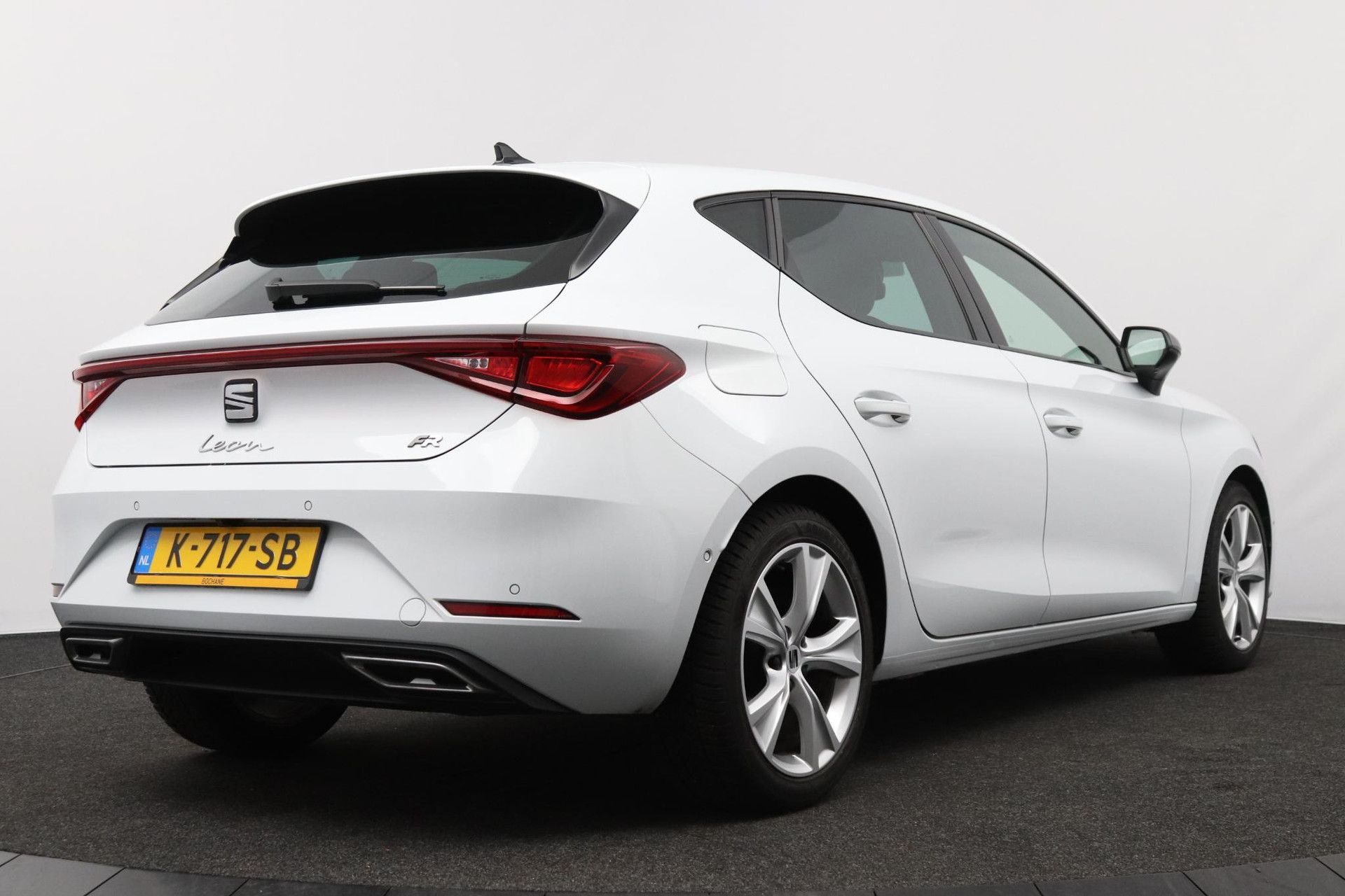 SEAT Leon met kenteken K-717-SB – achteraanzicht