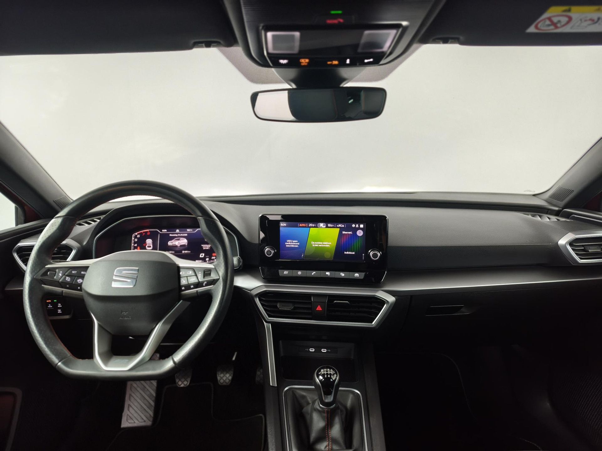 SEAT Leon met kenteken P-227-HR – interieur